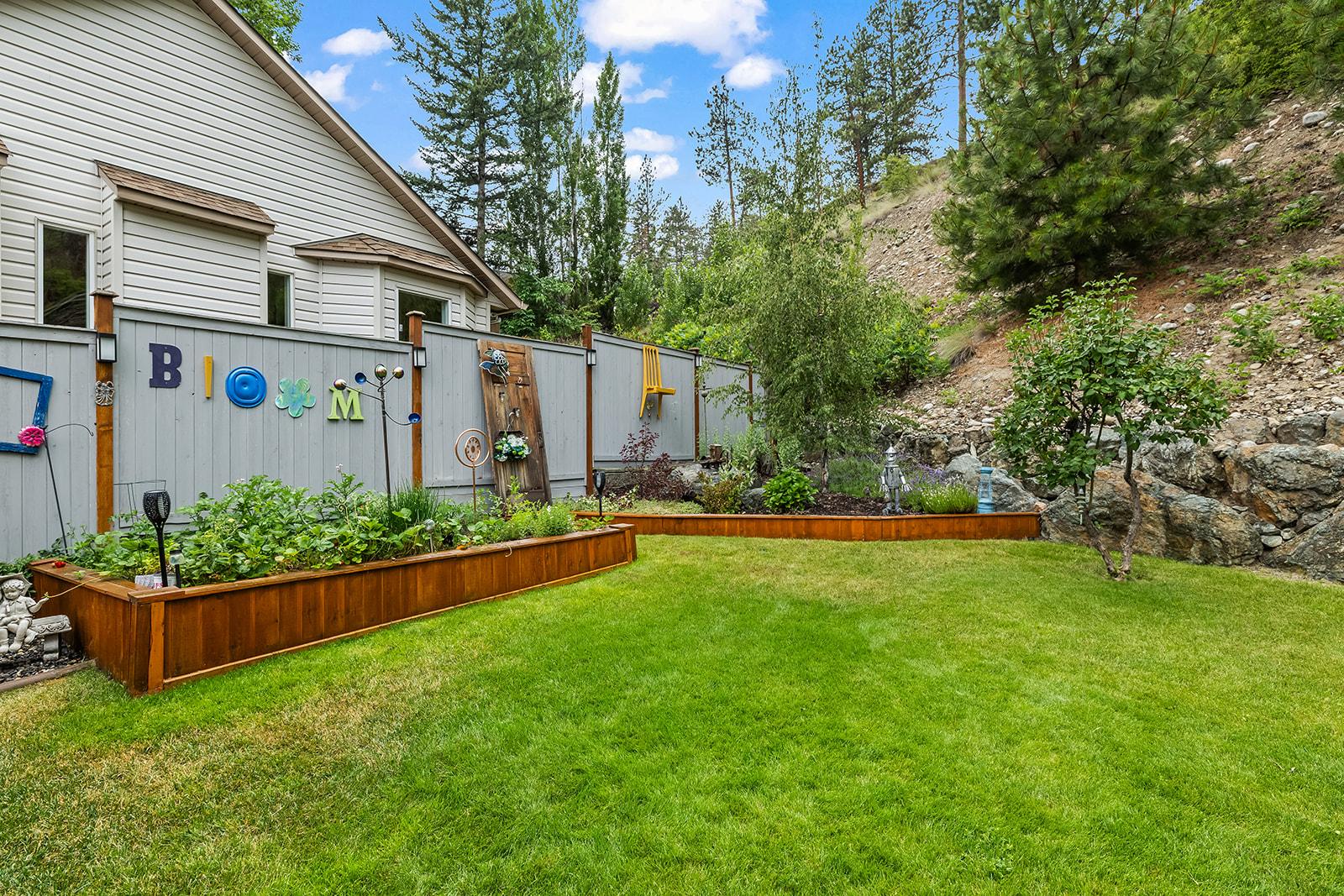 









5827


Victoria

Street,
Peachland,




BC
V0H 1X4


