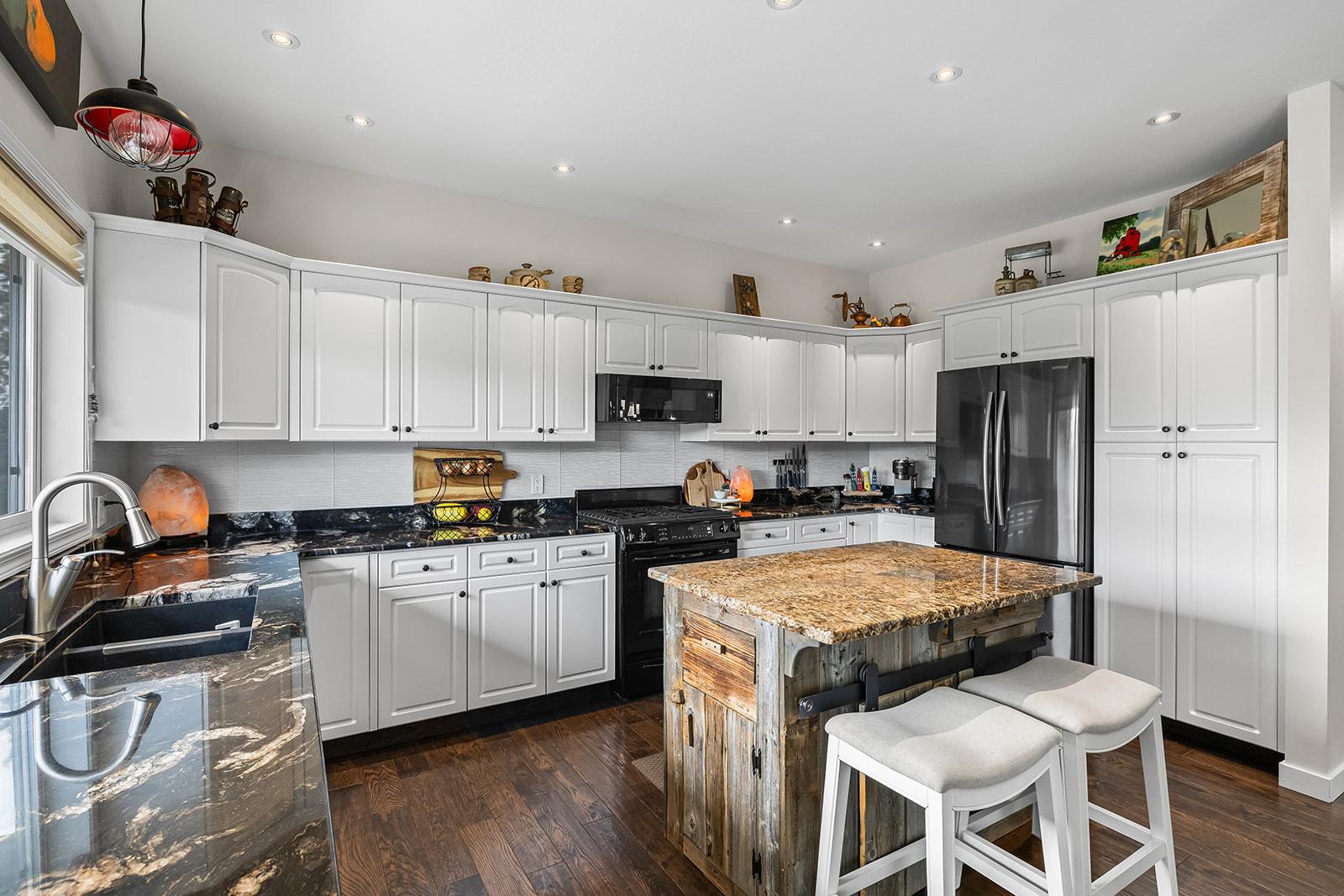 









5827


Victoria

Street,
Peachland,




BC
V0H 1X4

