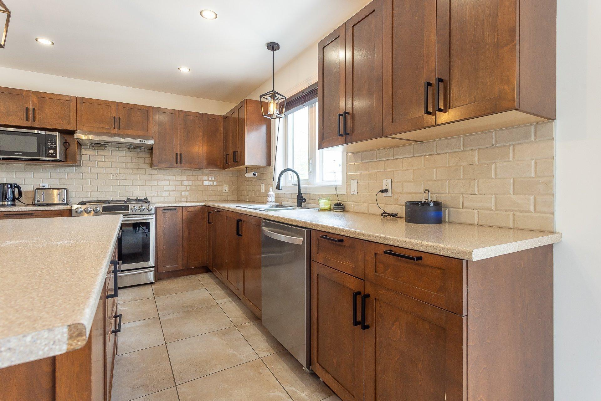 









111


Rue Jean-Paul-Lemieux

,
Notre-Dame-de-l'Île-Perrot,




QC
J7W1P4

