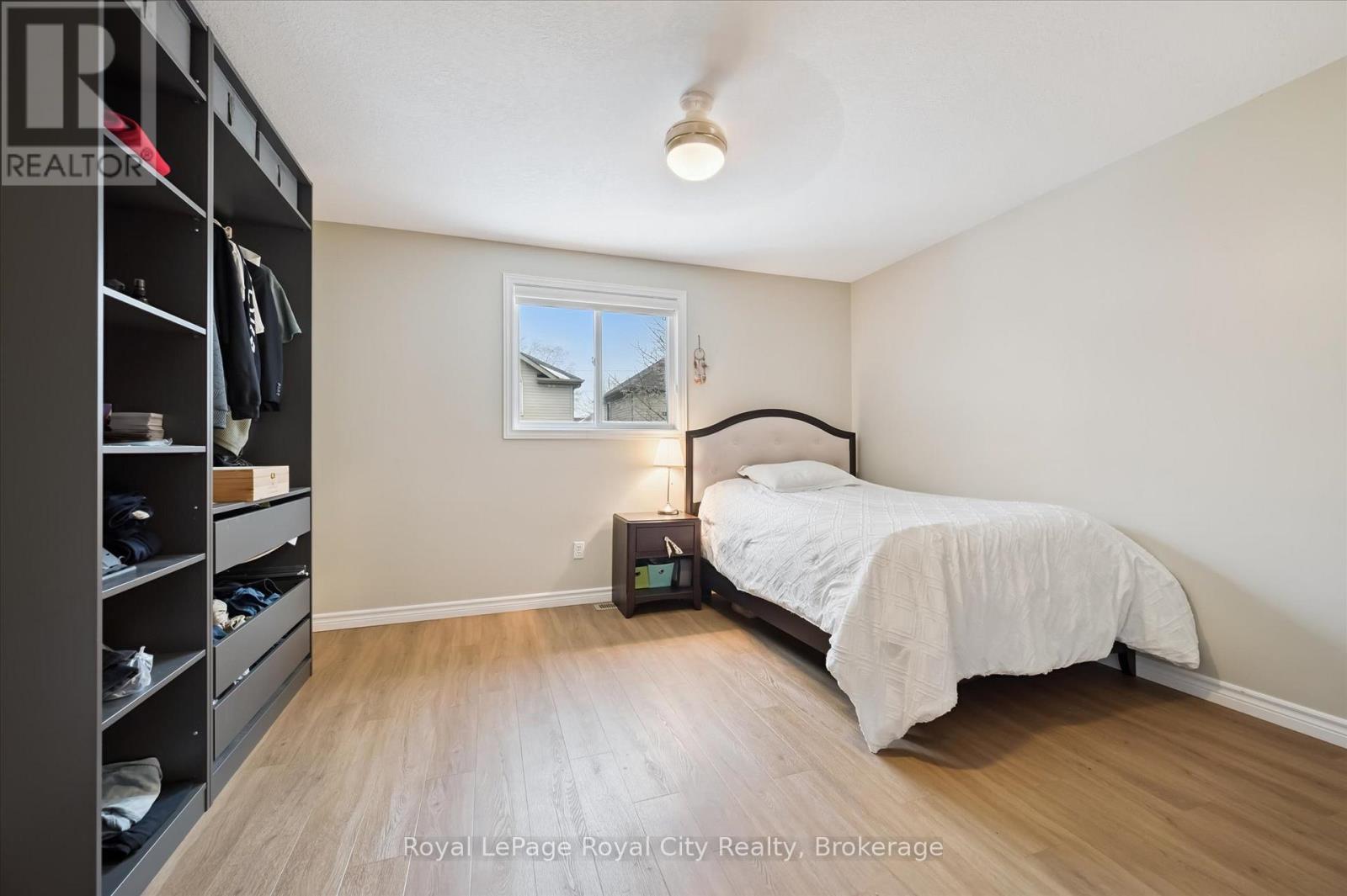 












45 BORLAND DRIVE

,
Guelph (Clairfields/Hanlon Business Park),




Ontario
N1G5B5

