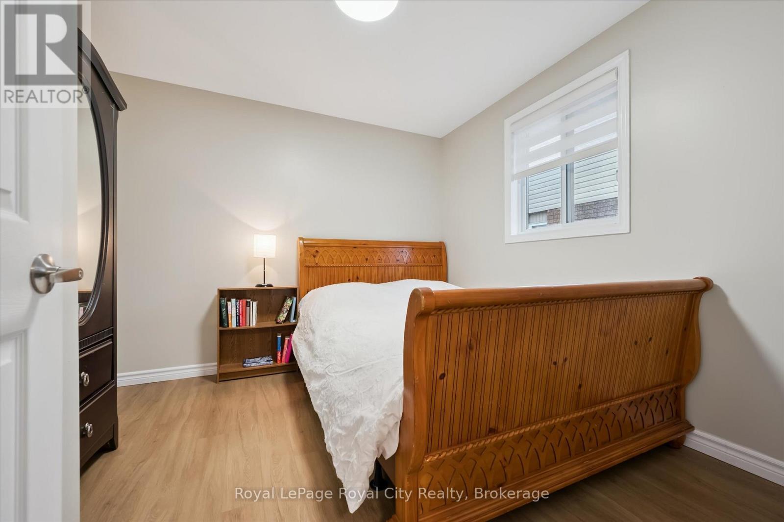 












45 BORLAND DRIVE

,
Guelph (Clairfields/Hanlon Business Park),




Ontario
N1G5B5

