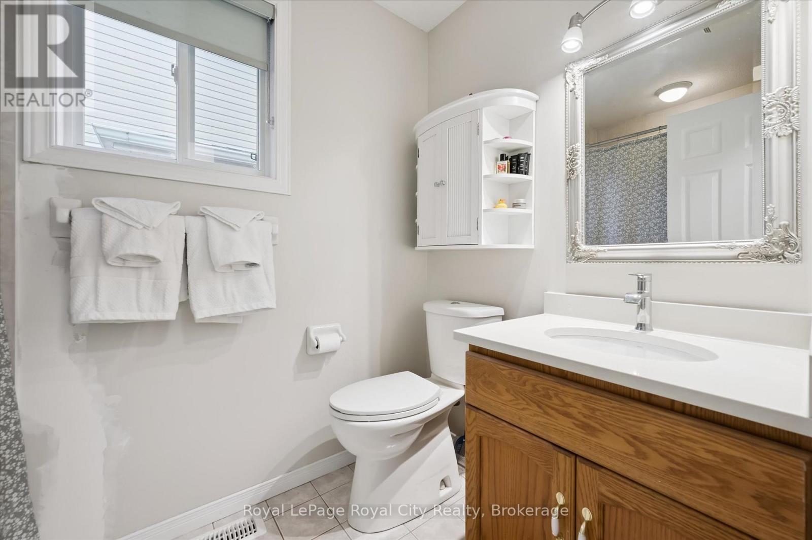 












45 BORLAND DRIVE

,
Guelph (Clairfields/Hanlon Business Park),




Ontario
N1G5B5

