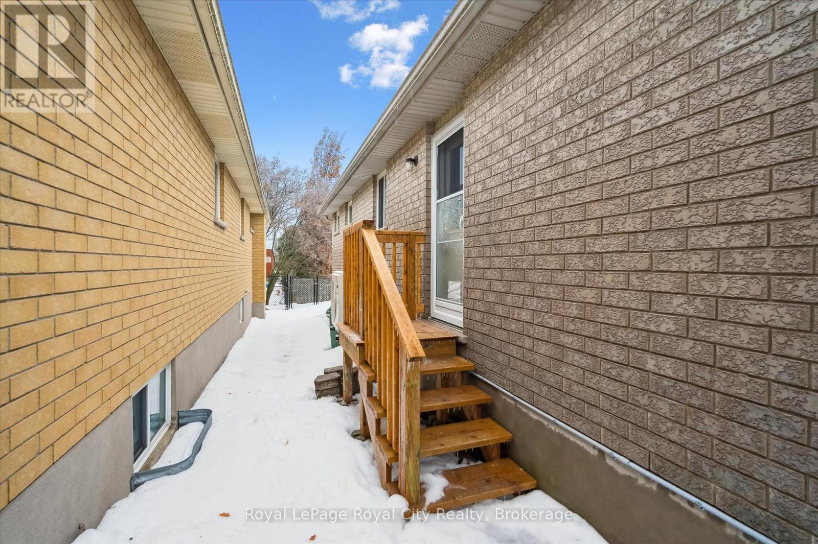 












45 BORLAND DRIVE

,
Guelph (Clairfields/Hanlon Business Park),




Ontario
N1G5B5

