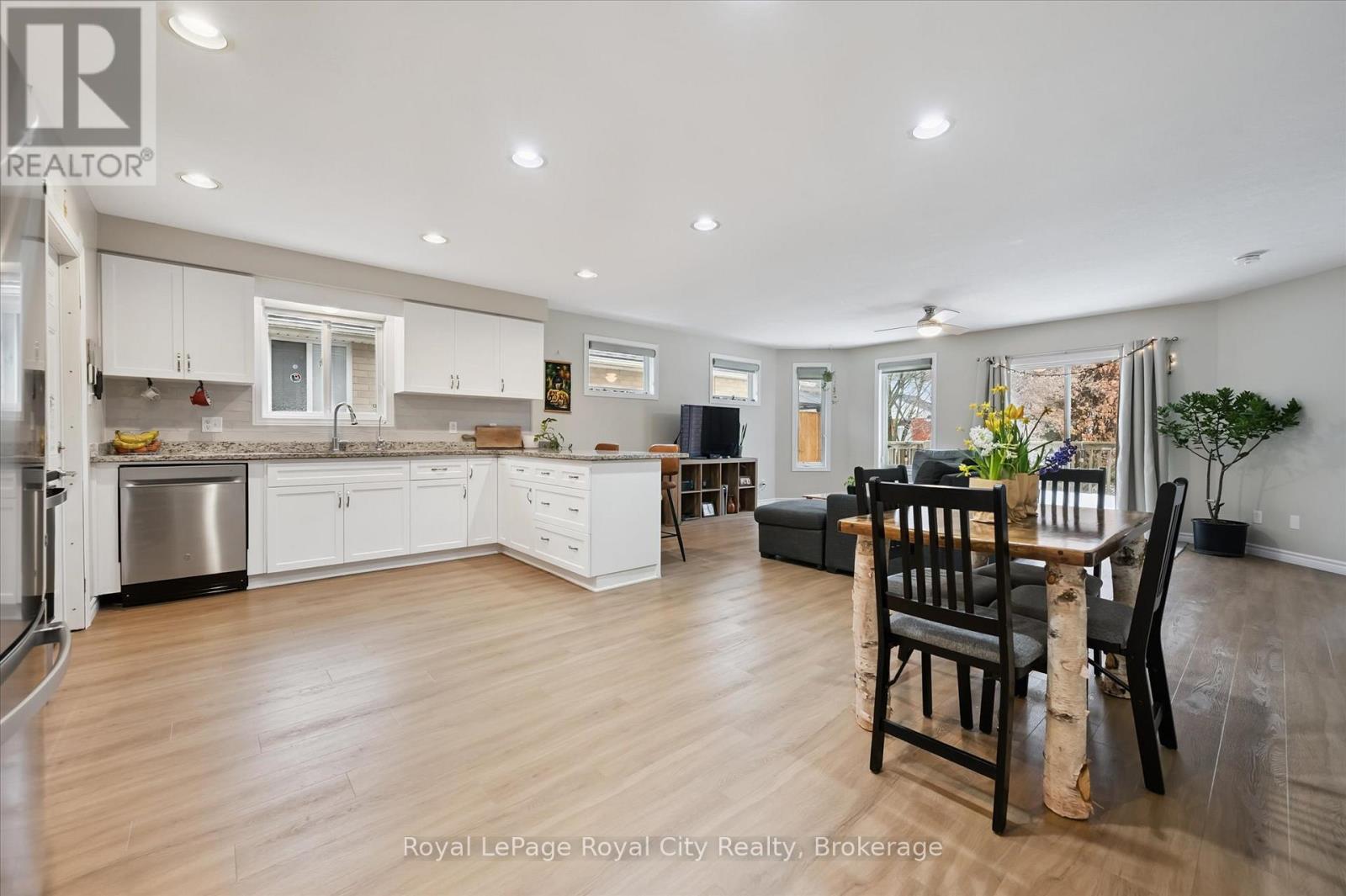 












45 BORLAND DRIVE

,
Guelph (Clairfields/Hanlon Business Park),




Ontario
N1G5B5

