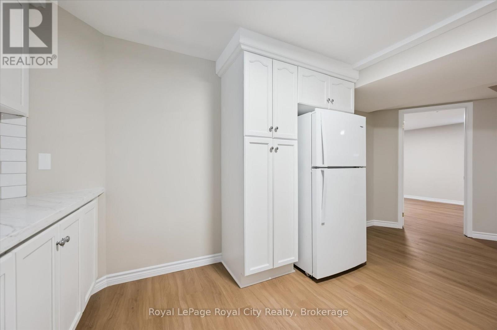 












45 BORLAND DRIVE

,
Guelph (Clairfields/Hanlon Business Park),




Ontario
N1G5B5

