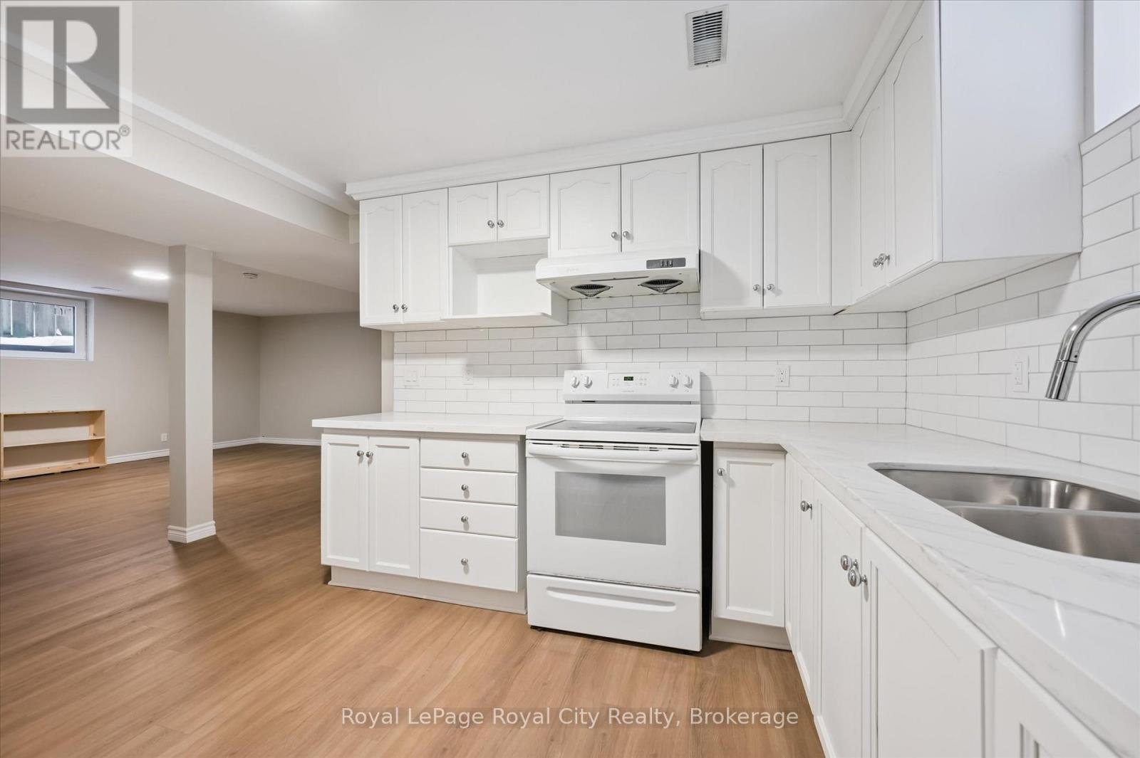 












45 BORLAND DRIVE

,
Guelph (Clairfields/Hanlon Business Park),




Ontario
N1G5B5

