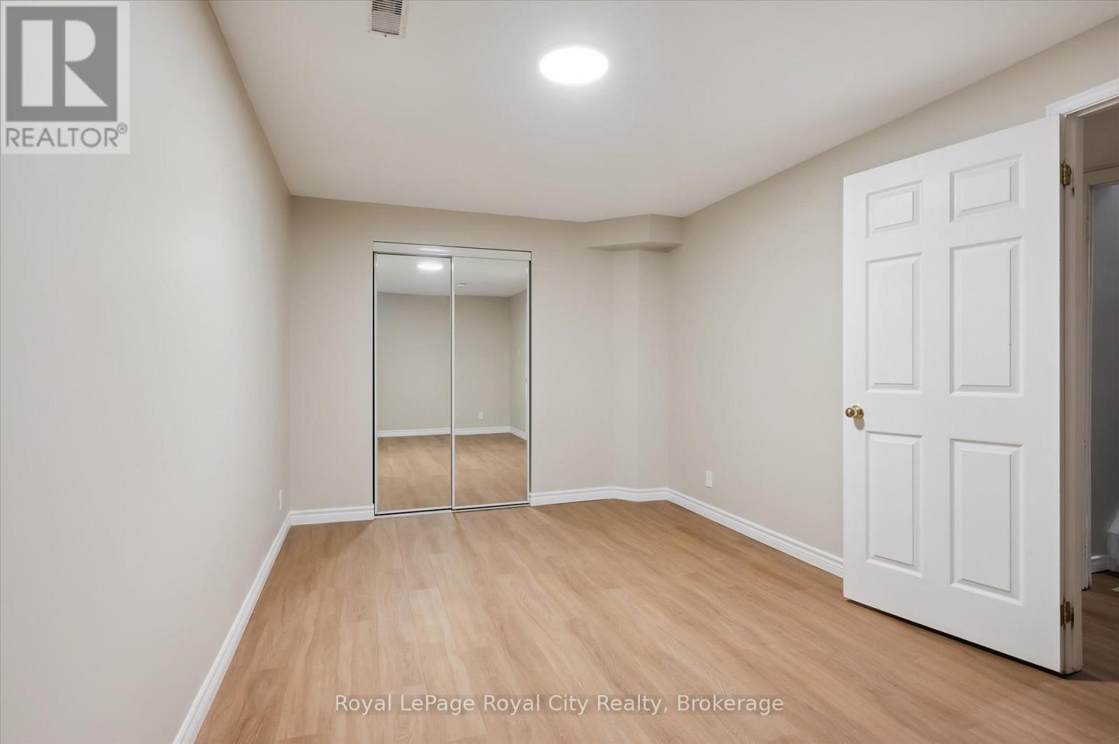 












45 BORLAND DRIVE

,
Guelph (Clairfields/Hanlon Business Park),




Ontario
N1G5B5

