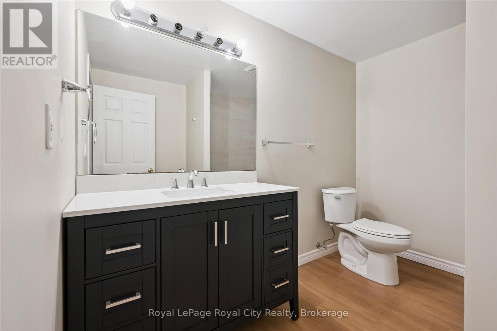 












45 BORLAND DRIVE

,
Guelph (Clairfields/Hanlon Business Park),




Ontario
N1G5B5

