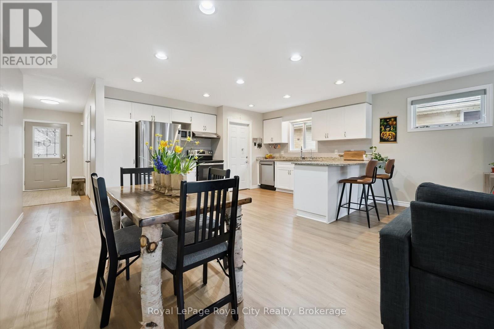 












45 BORLAND DRIVE

,
Guelph (Clairfields/Hanlon Business Park),




Ontario
N1G5B5

