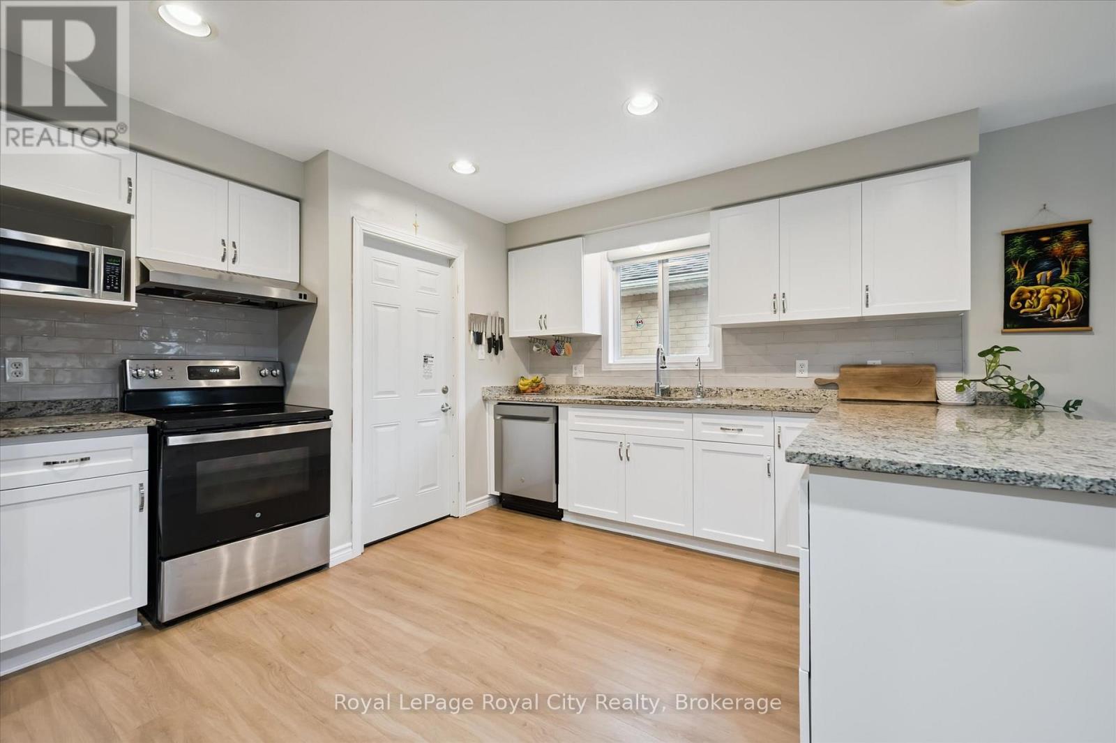 












45 BORLAND DRIVE

,
Guelph (Clairfields/Hanlon Business Park),




Ontario
N1G5B5

