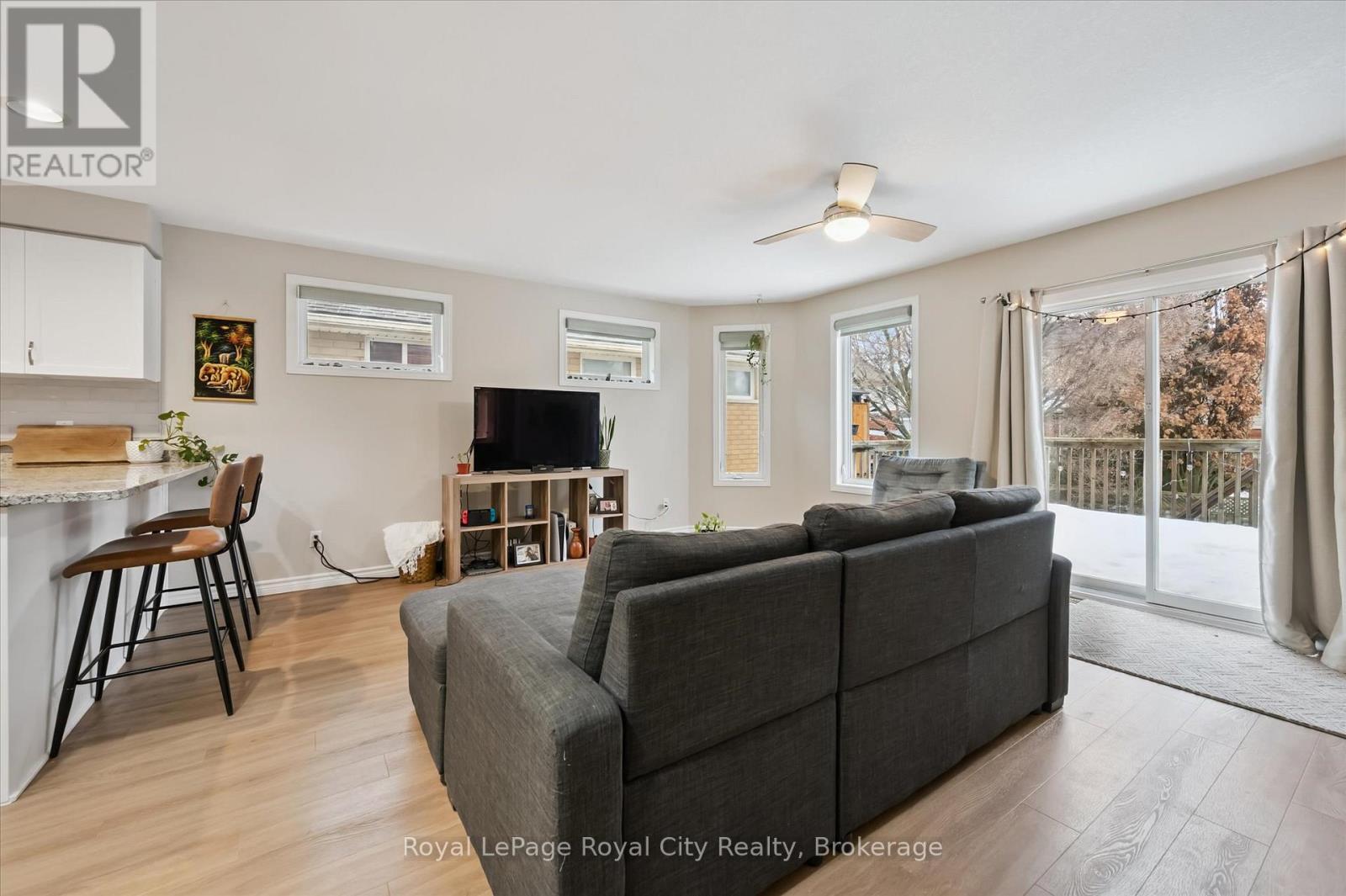 












45 BORLAND DRIVE

,
Guelph (Clairfields/Hanlon Business Park),




Ontario
N1G5B5

