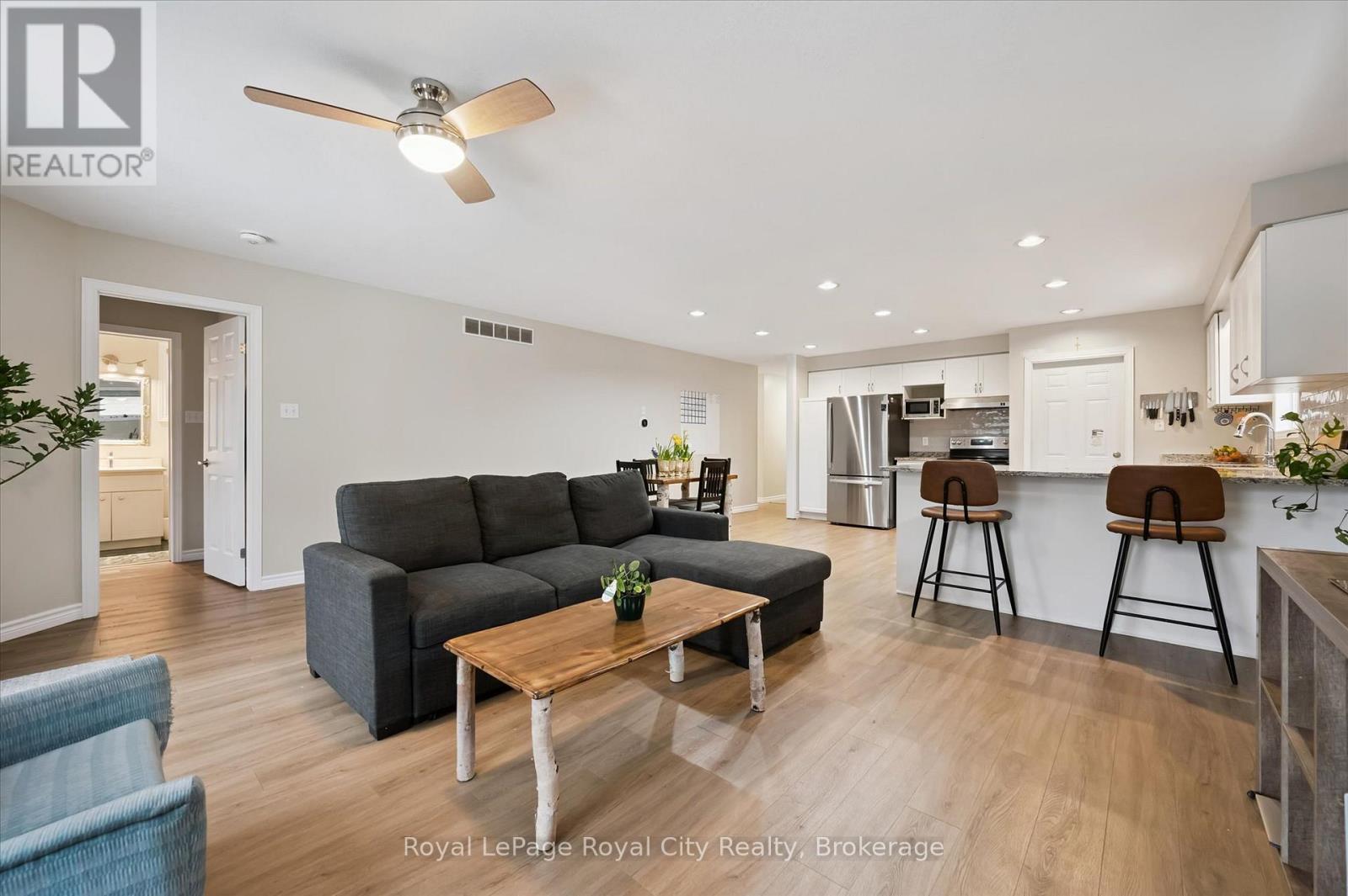 












45 BORLAND DRIVE

,
Guelph (Clairfields/Hanlon Business Park),




Ontario
N1G5B5

