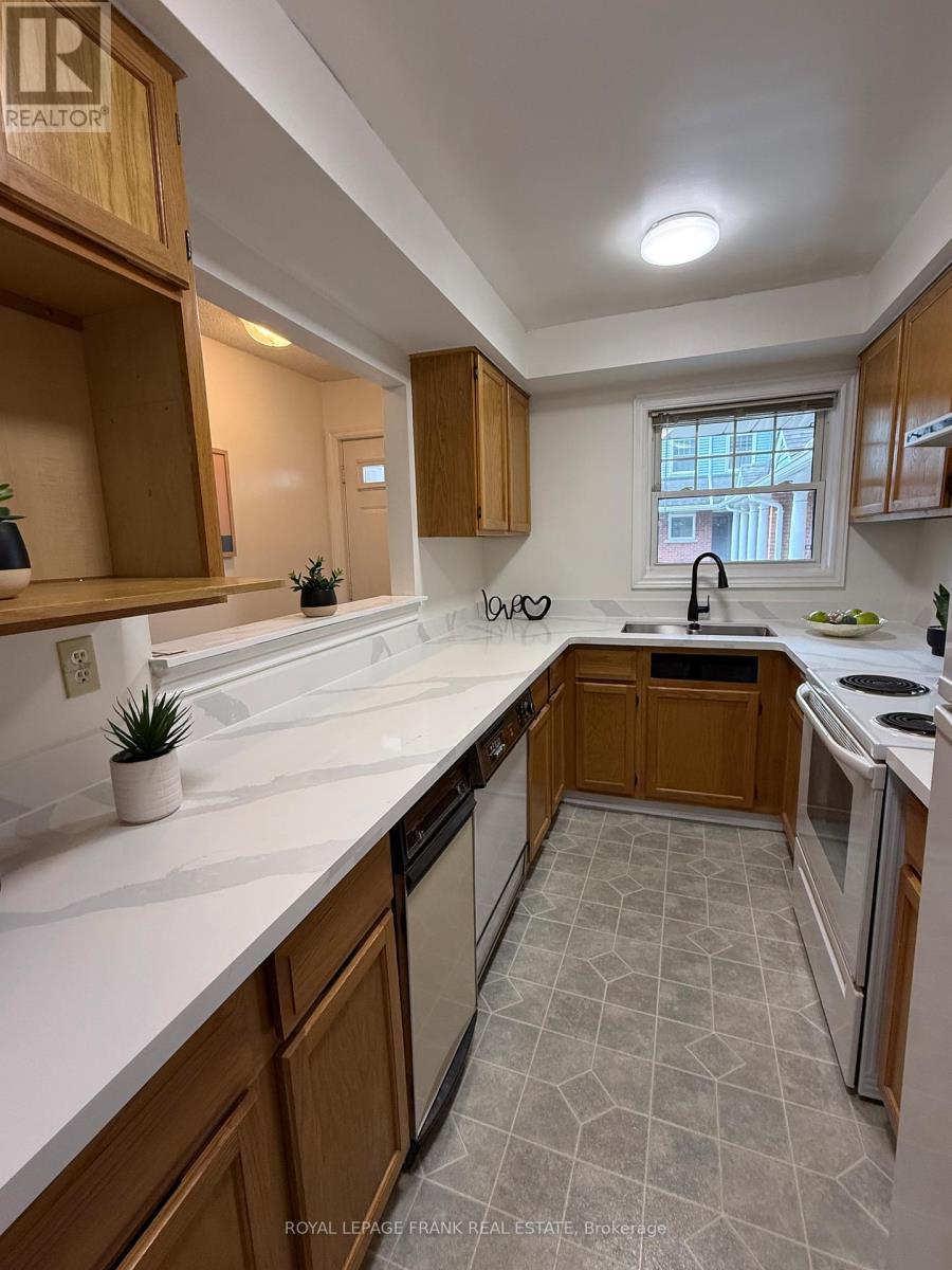 












A15 - 1651 NASH ROAD

,
Clarington (Courtice),




Ontario
L1E1S8

