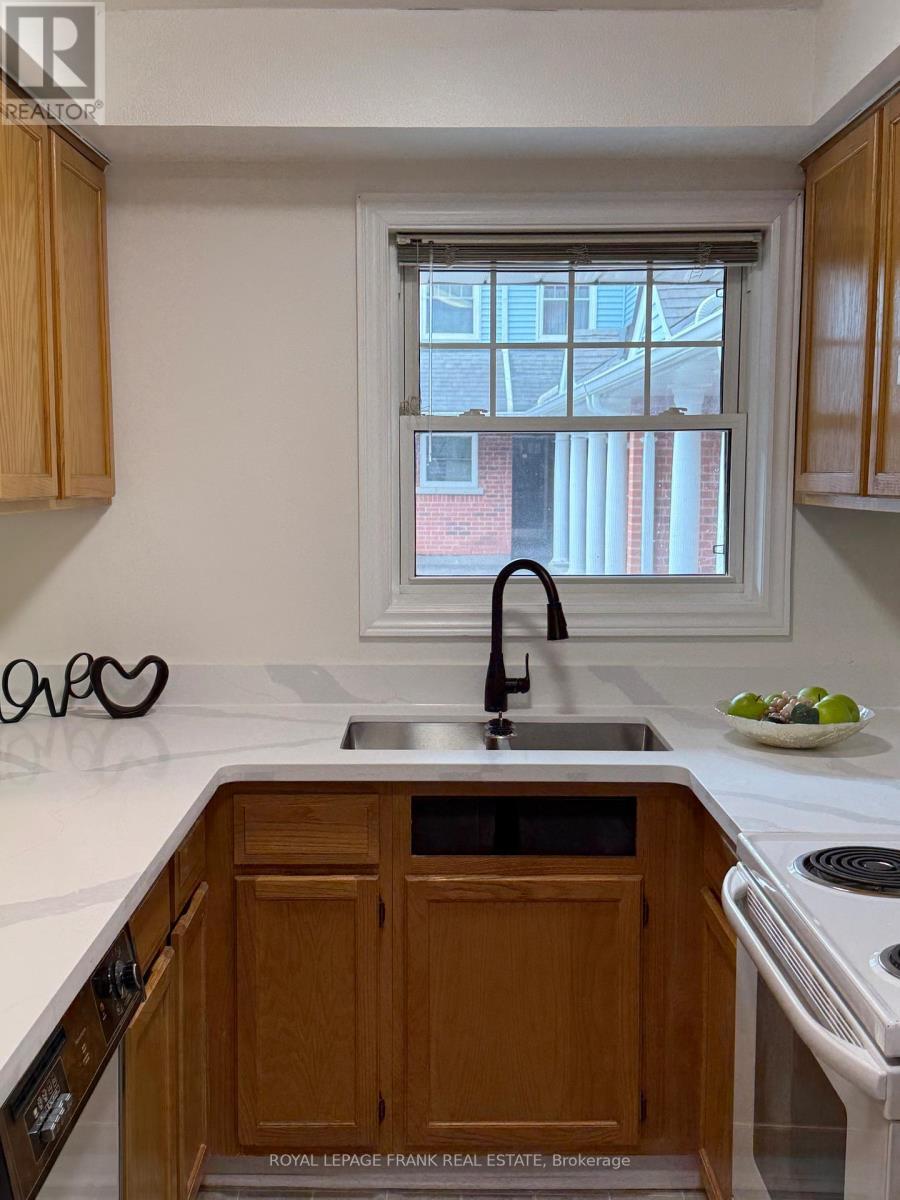 












A15 - 1651 NASH ROAD

,
Clarington (Courtice),




Ontario
L1E1S8

