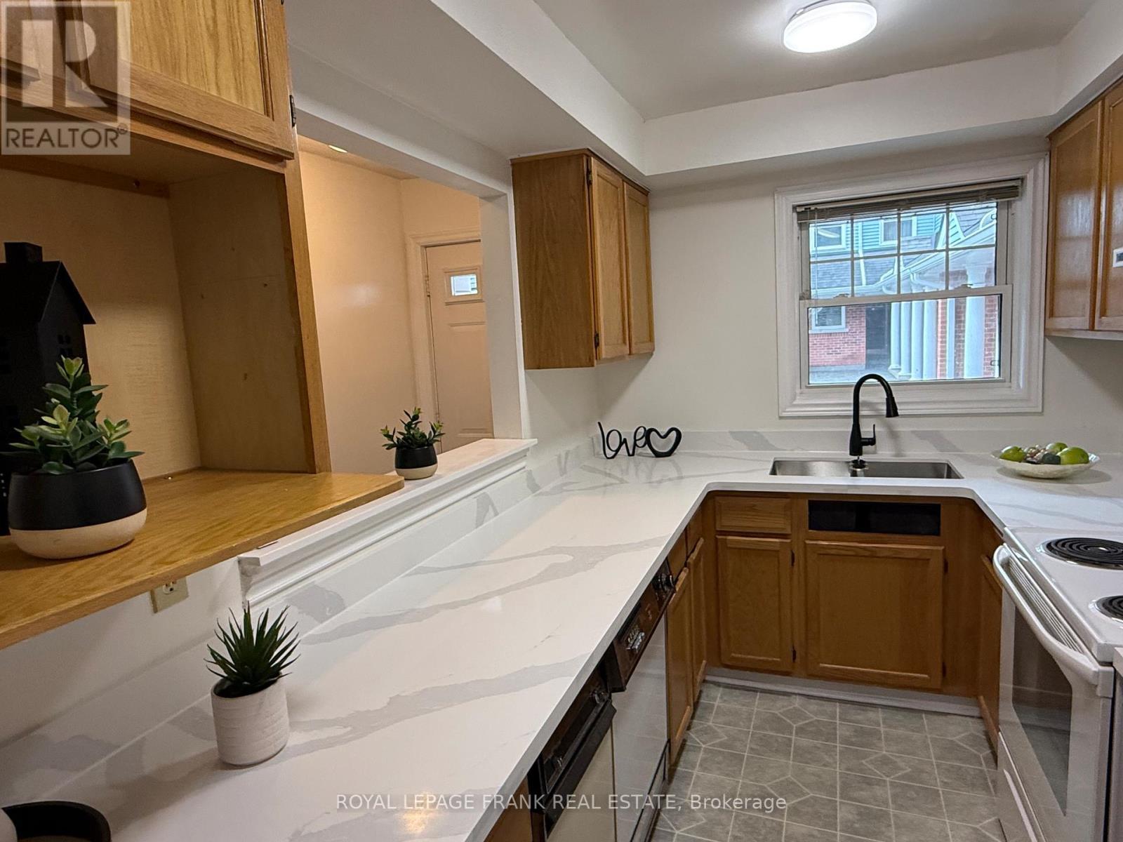 












A15 - 1651 NASH ROAD

,
Clarington (Courtice),




Ontario
L1E1S8

