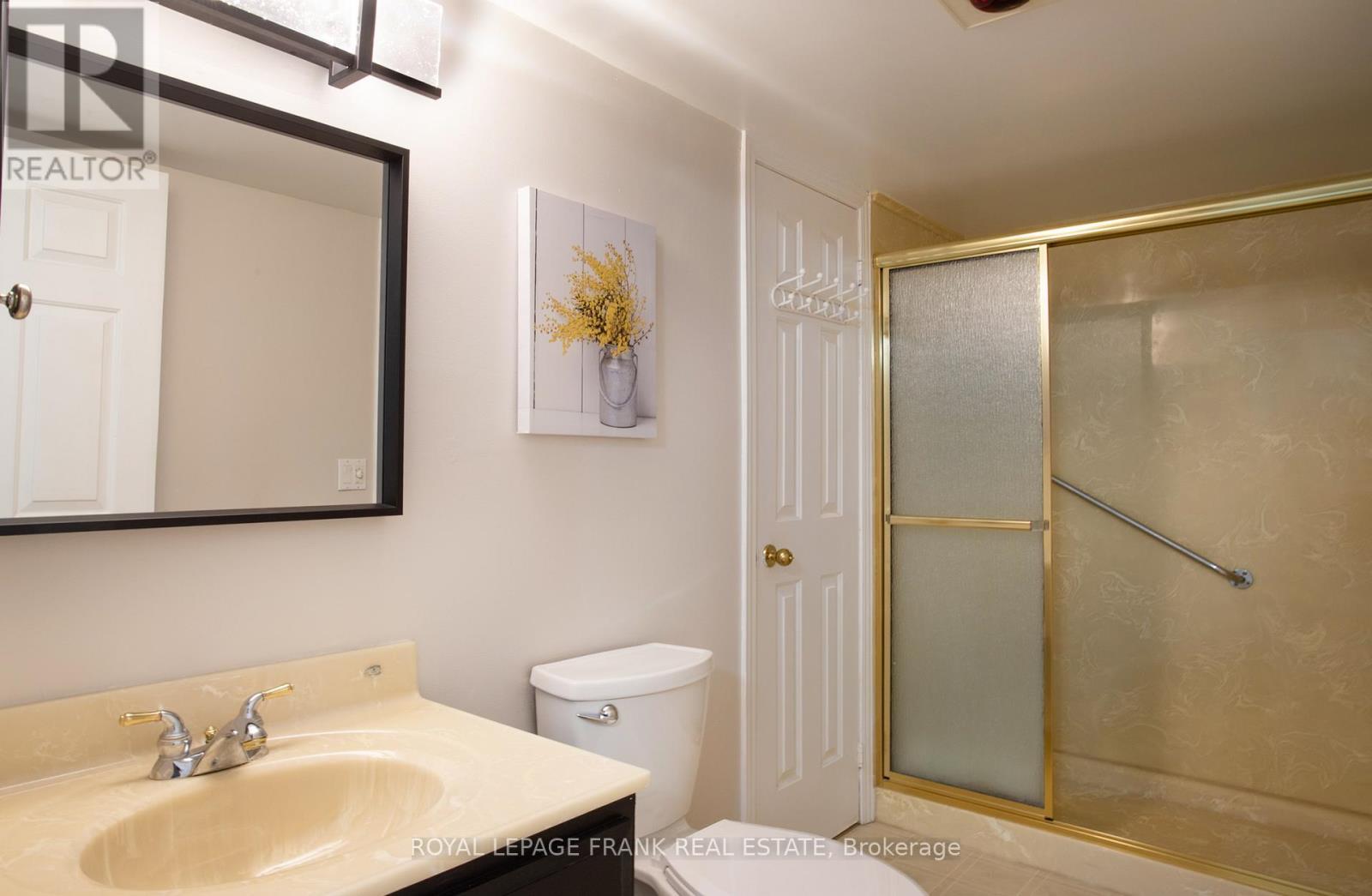 












A15 - 1651 NASH ROAD

,
Clarington (Courtice),




Ontario
L1E1S8

