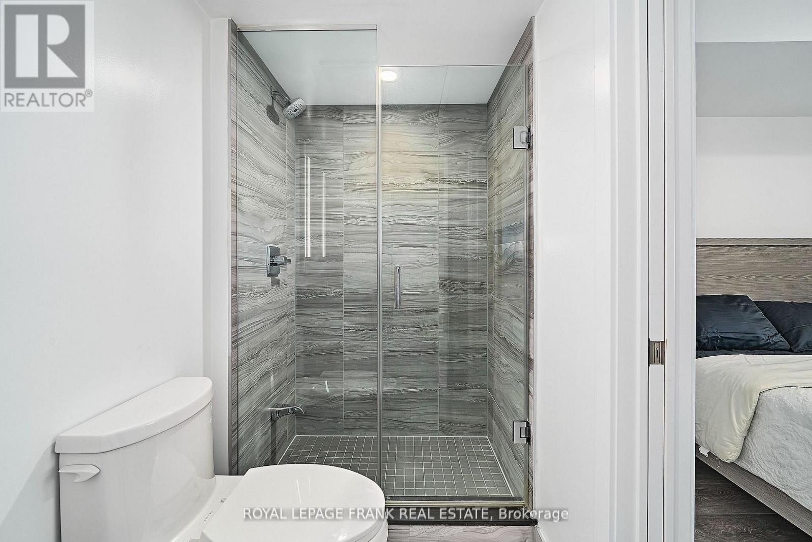 












2005 - 188 CUMBERLAND STREET

,
Toronto (Annex),




Ontario
M5R0B6

