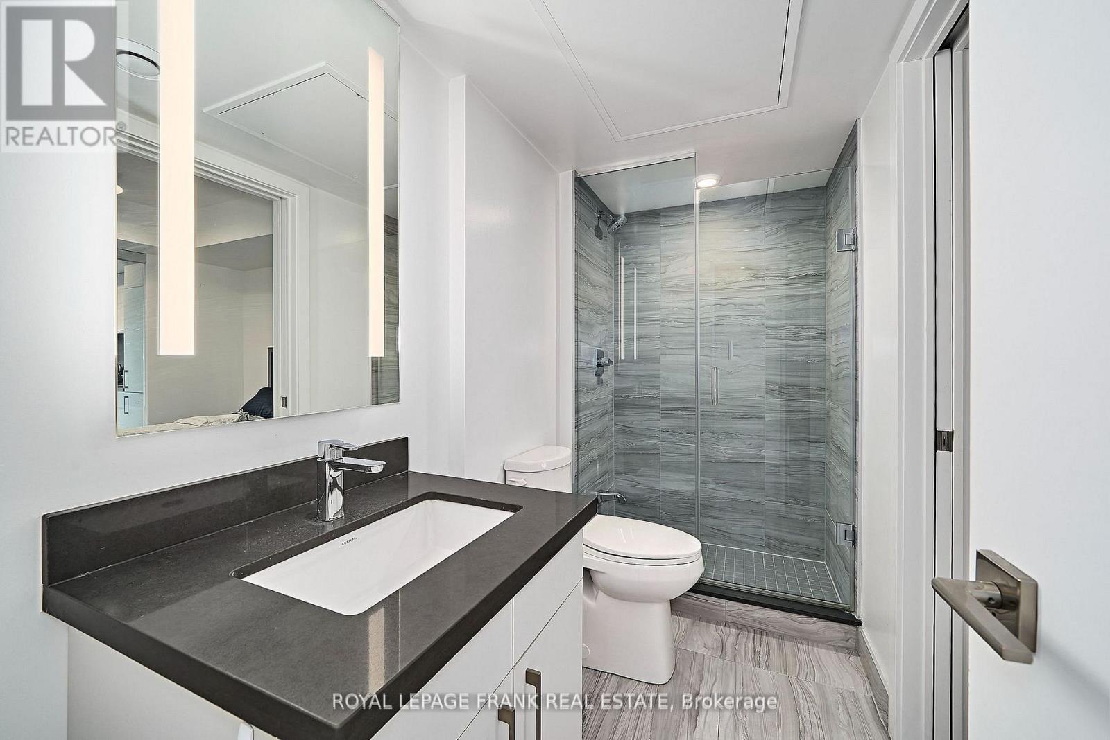 












2005 - 188 CUMBERLAND STREET

,
Toronto (Annex),




Ontario
M5R0B6

