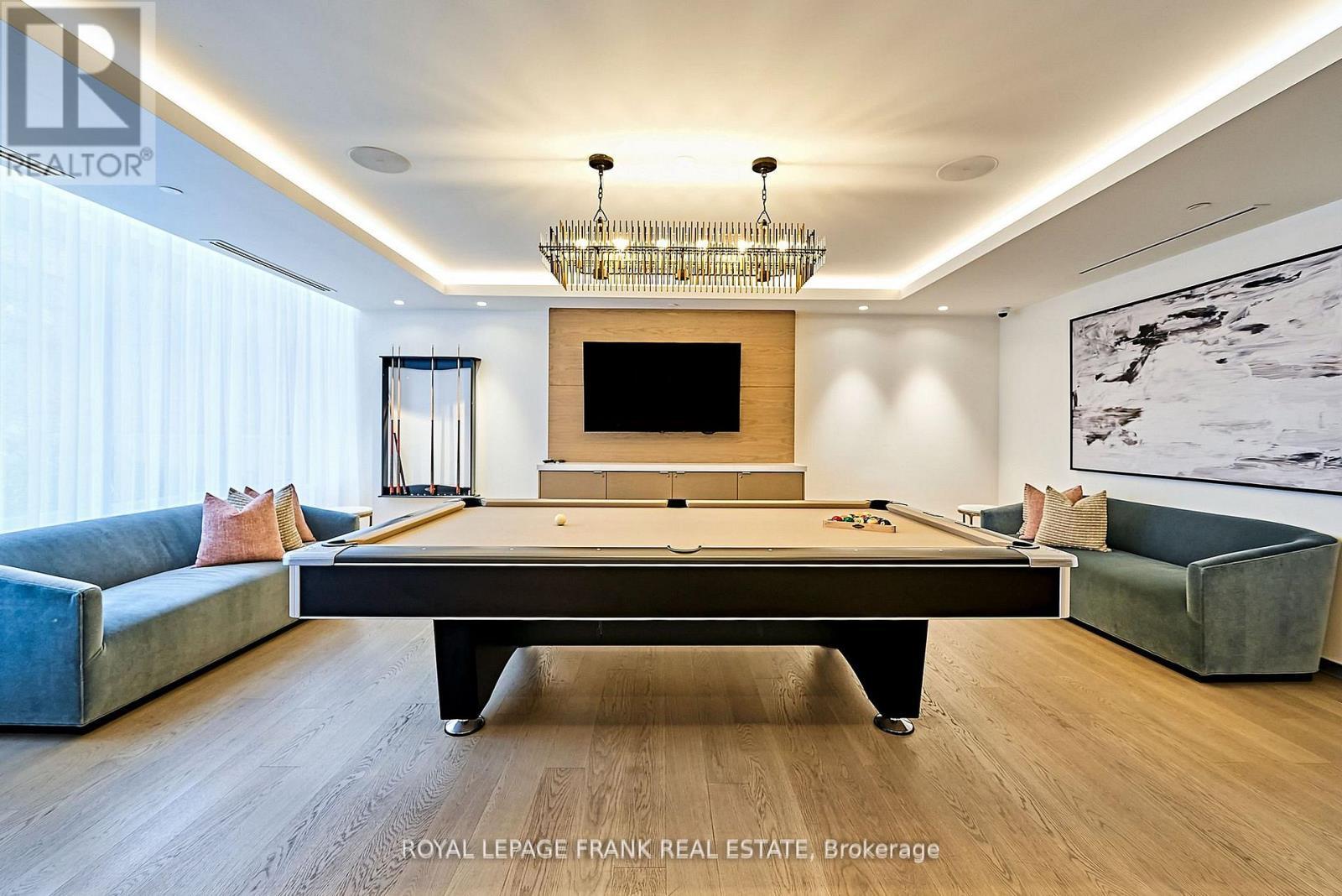 












2005 - 188 CUMBERLAND STREET

,
Toronto (Annex),




Ontario
M5R0B6

