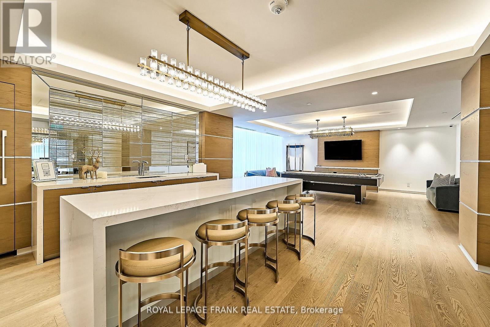 












2005 - 188 CUMBERLAND STREET

,
Toronto (Annex),




Ontario
M5R0B6

