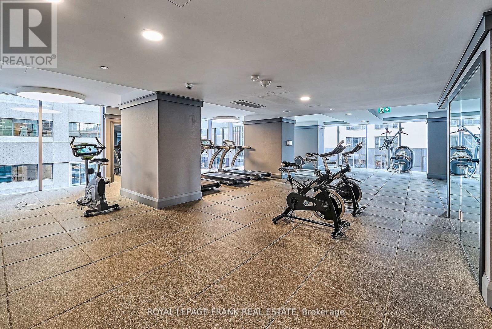 












2005 - 188 CUMBERLAND STREET

,
Toronto (Annex),




Ontario
M5R0B6

