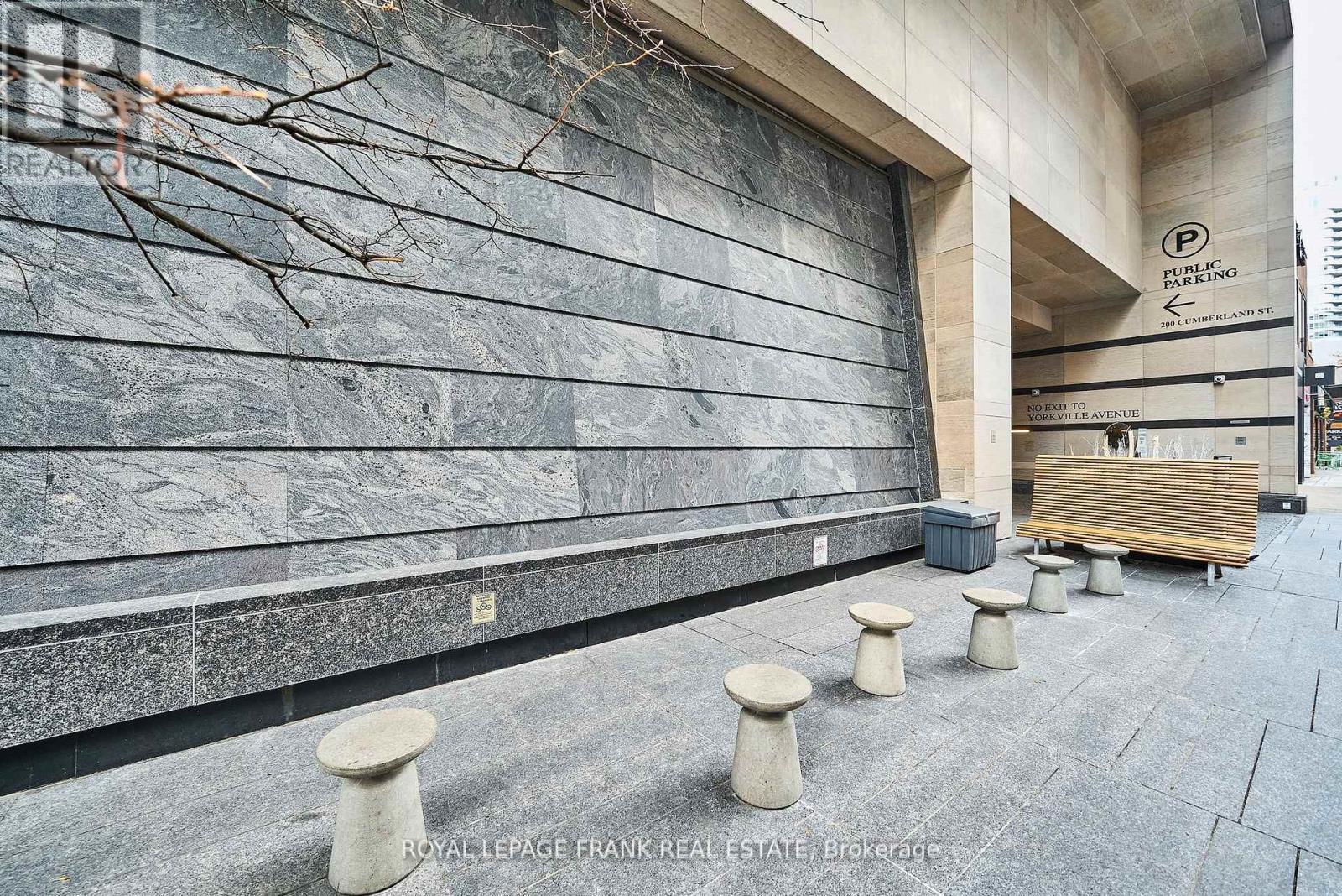 












2005 - 188 CUMBERLAND STREET

,
Toronto (Annex),




Ontario
M5R0B6

