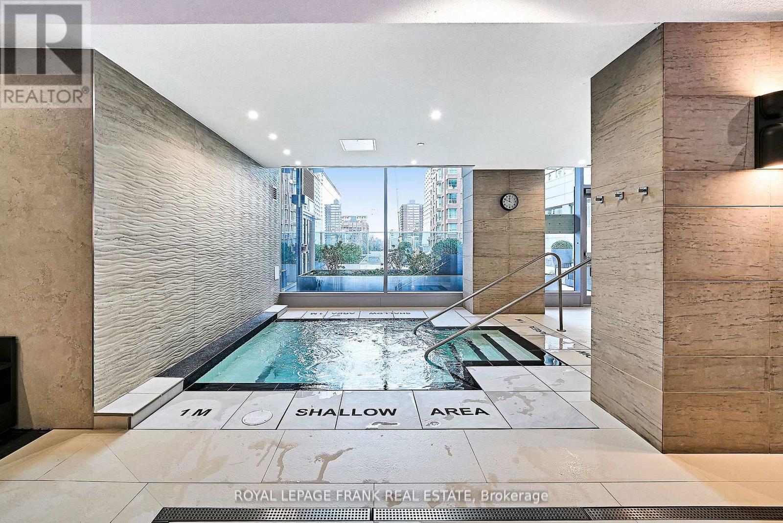 












2005 - 188 CUMBERLAND STREET

,
Toronto (Annex),




Ontario
M5R0B6

