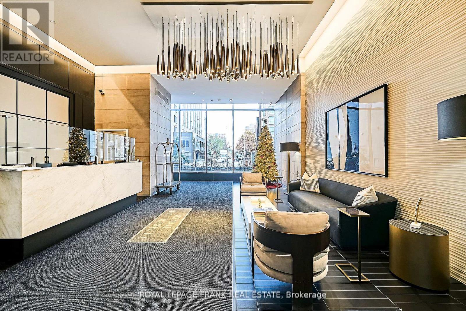 












2005 - 188 CUMBERLAND STREET

,
Toronto (Annex),




Ontario
M5R0B6

