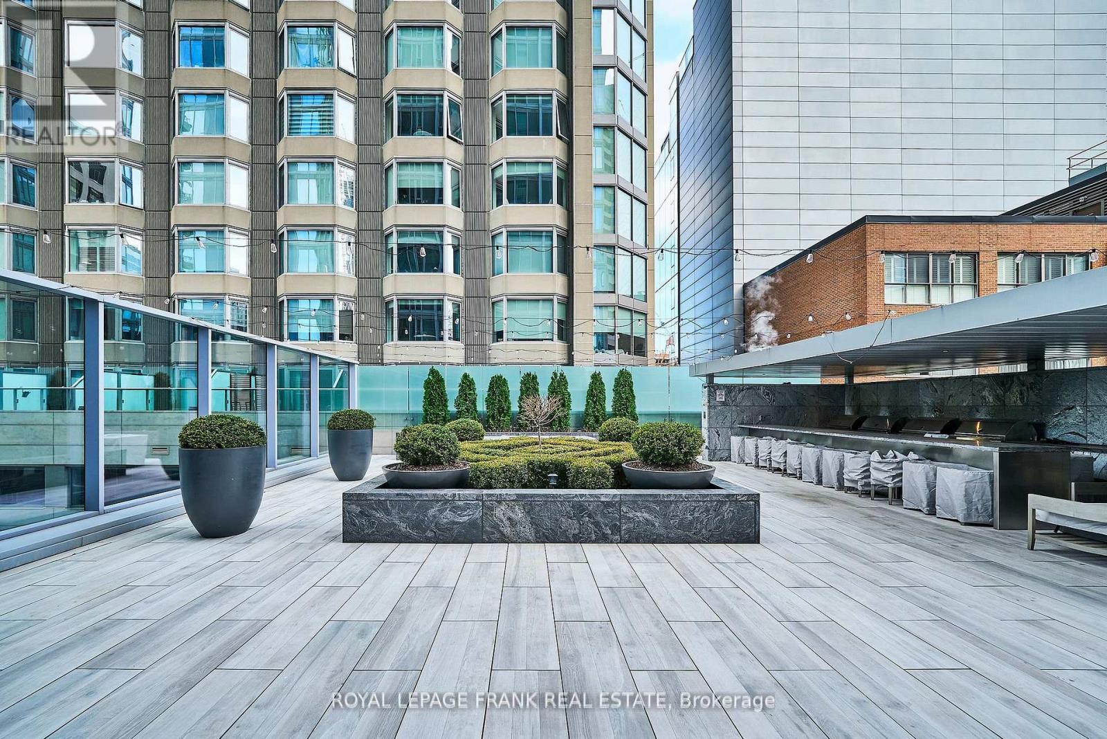 












2005 - 188 CUMBERLAND STREET

,
Toronto (Annex),




Ontario
M5R0B6

