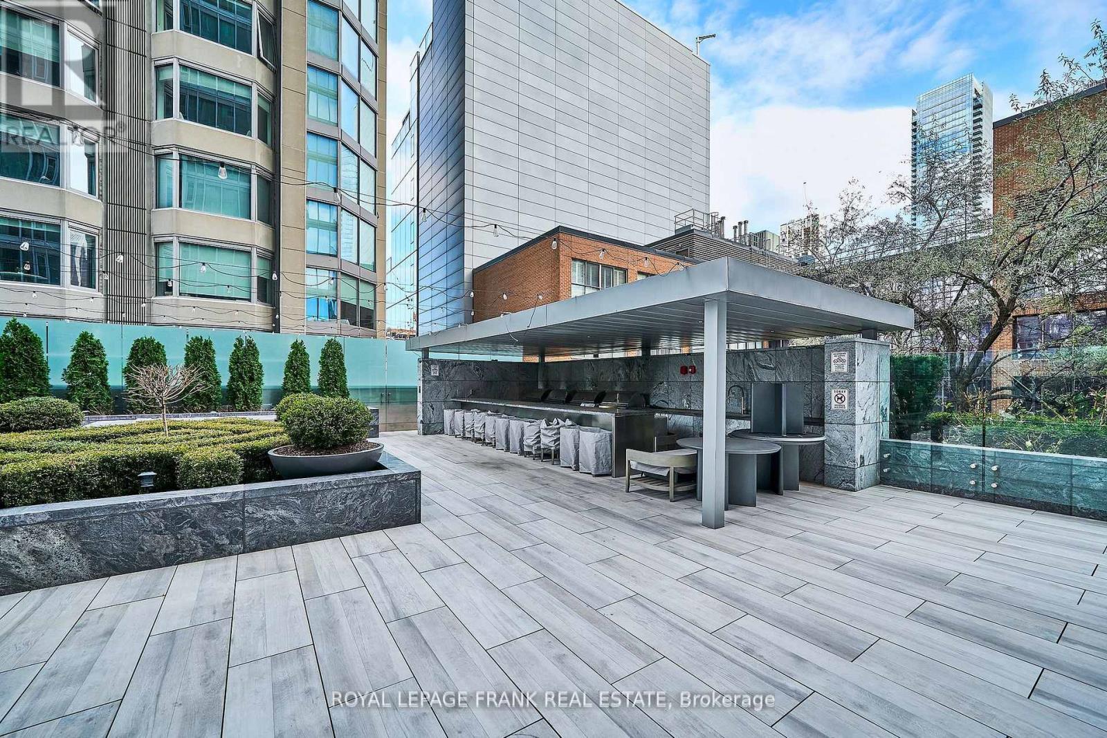 












2005 - 188 CUMBERLAND STREET

,
Toronto (Annex),




Ontario
M5R0B6

