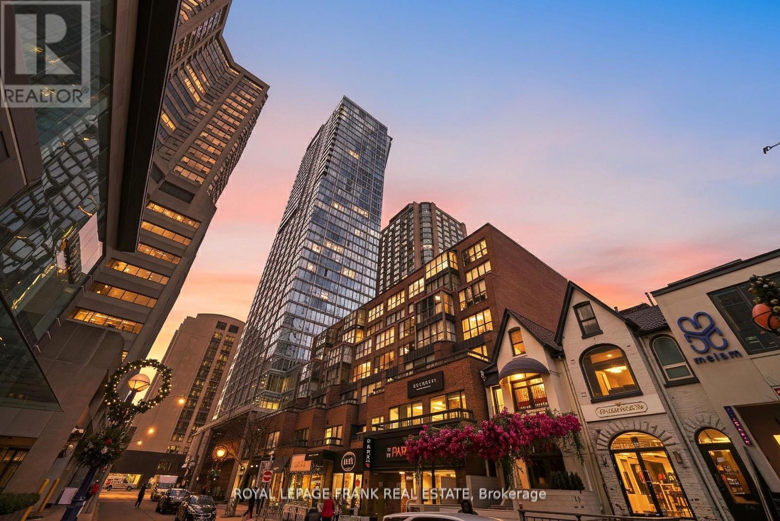 












2005 - 188 CUMBERLAND STREET

,
Toronto (Annex),




Ontario
M5R0B6

