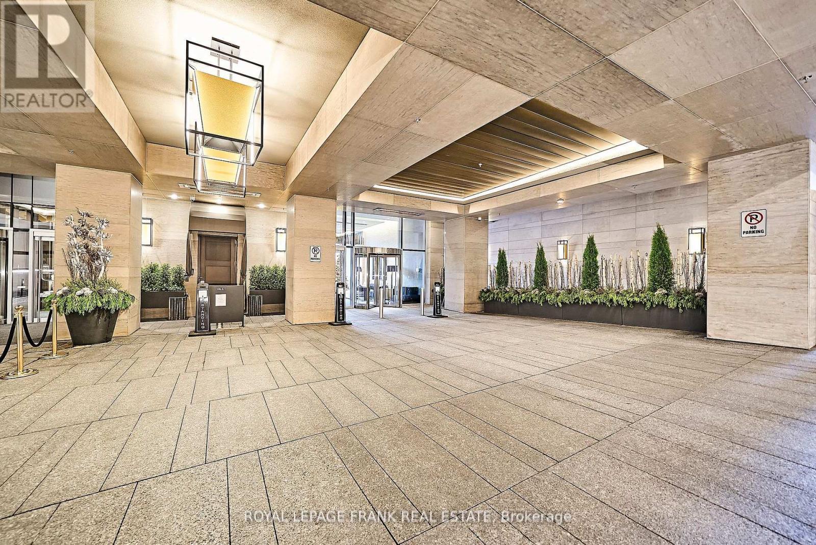 












2005 - 188 CUMBERLAND STREET

,
Toronto (Annex),




Ontario
M5R0B6

