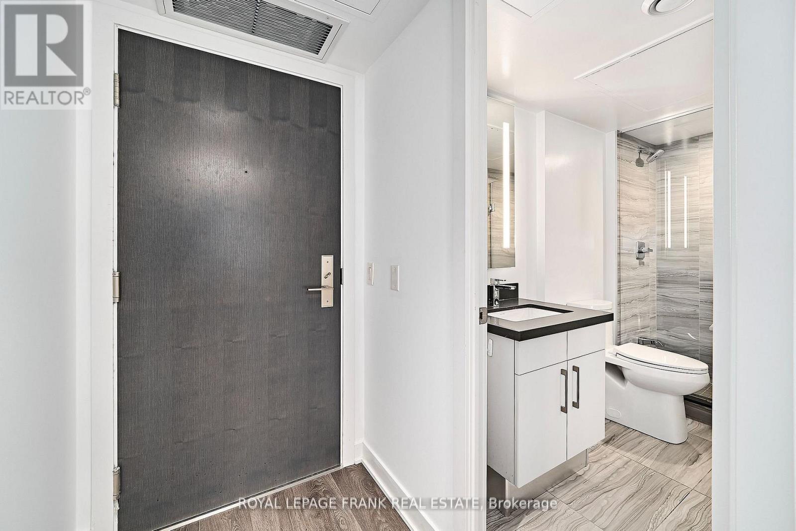 












2005 - 188 CUMBERLAND STREET

,
Toronto (Annex),




Ontario
M5R0B6

