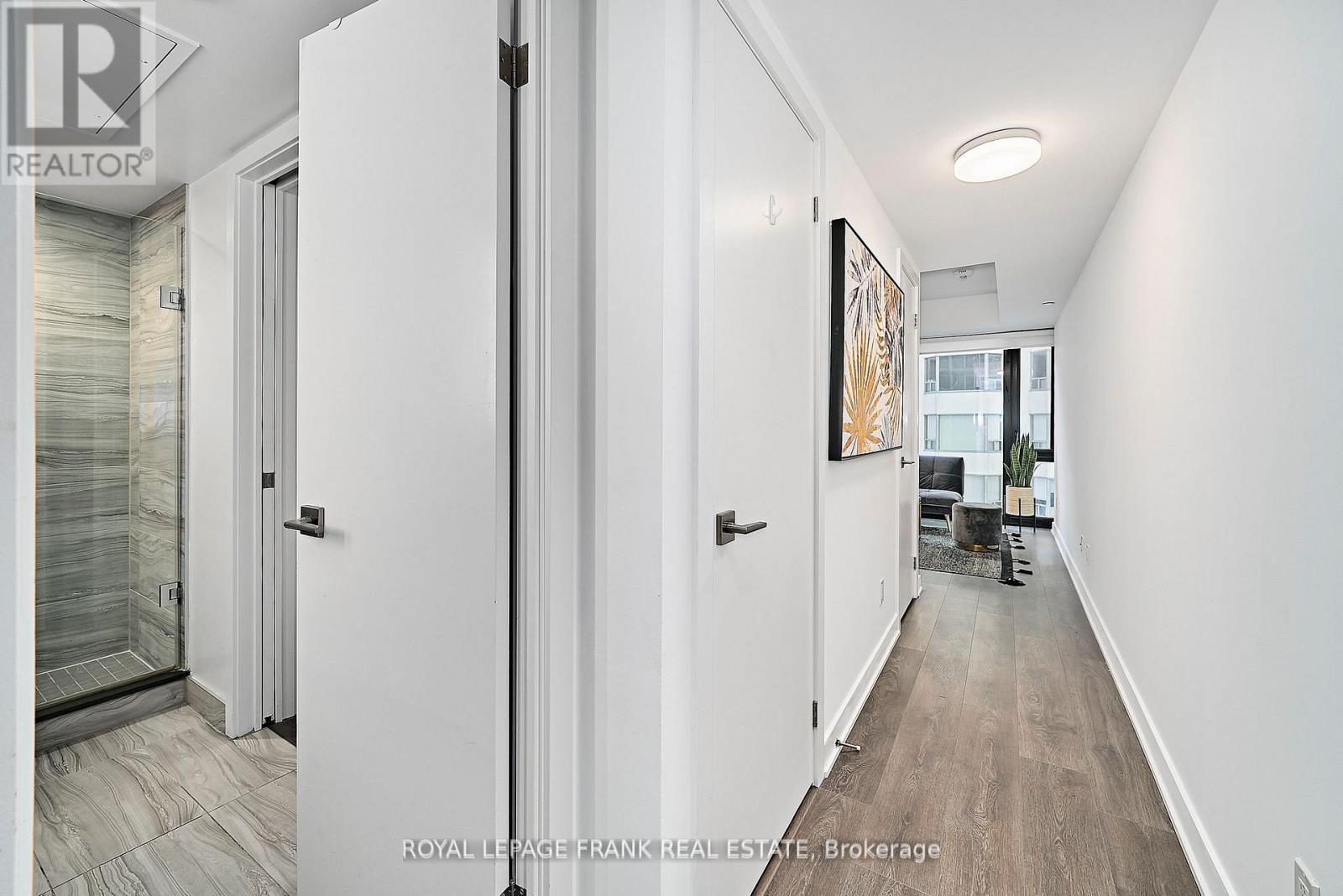 












2005 - 188 CUMBERLAND STREET

,
Toronto (Annex),




Ontario
M5R0B6

