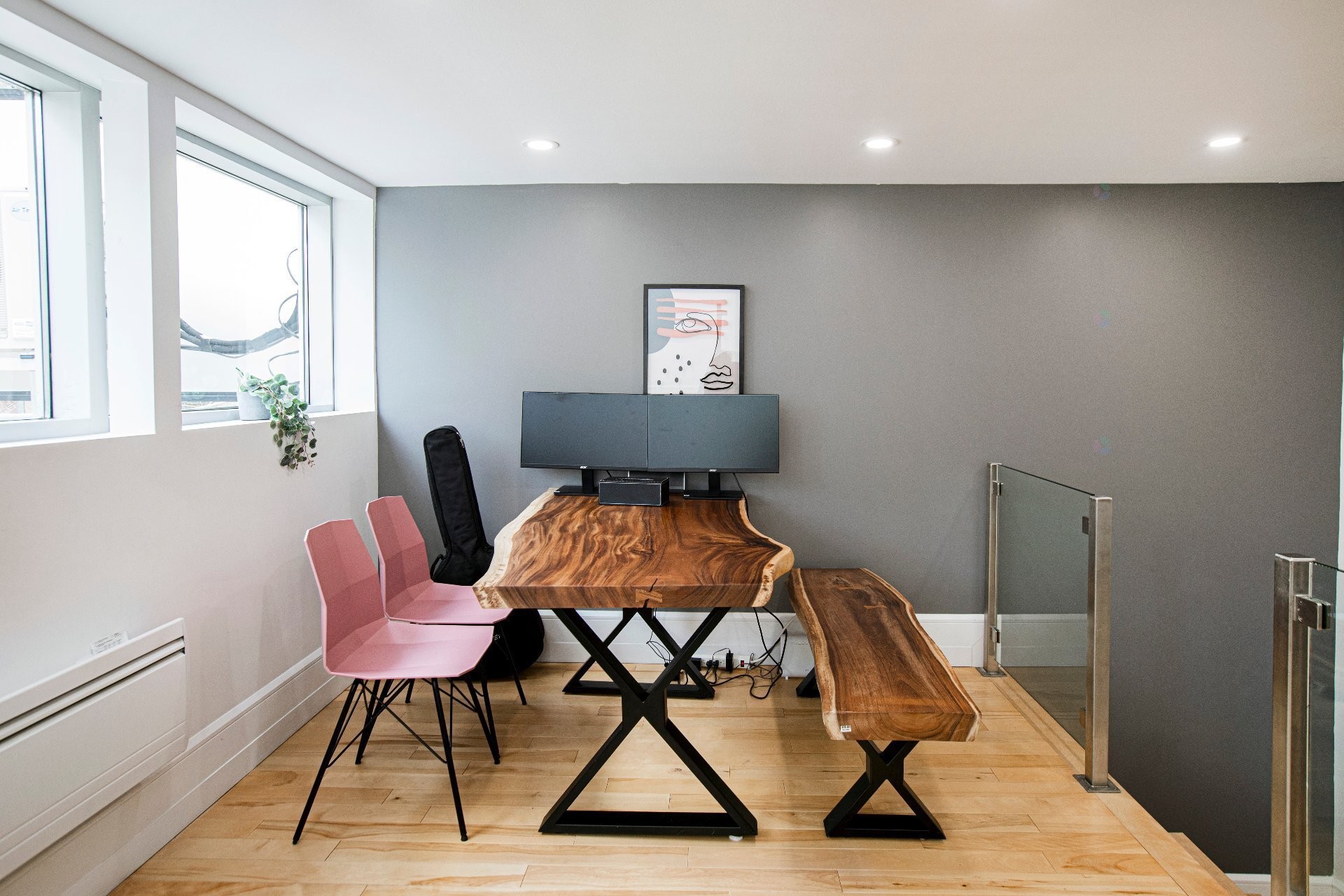 









1944


Rue Tupper

,
Montréal (Ville-Marie),




QC
H3H1N5

