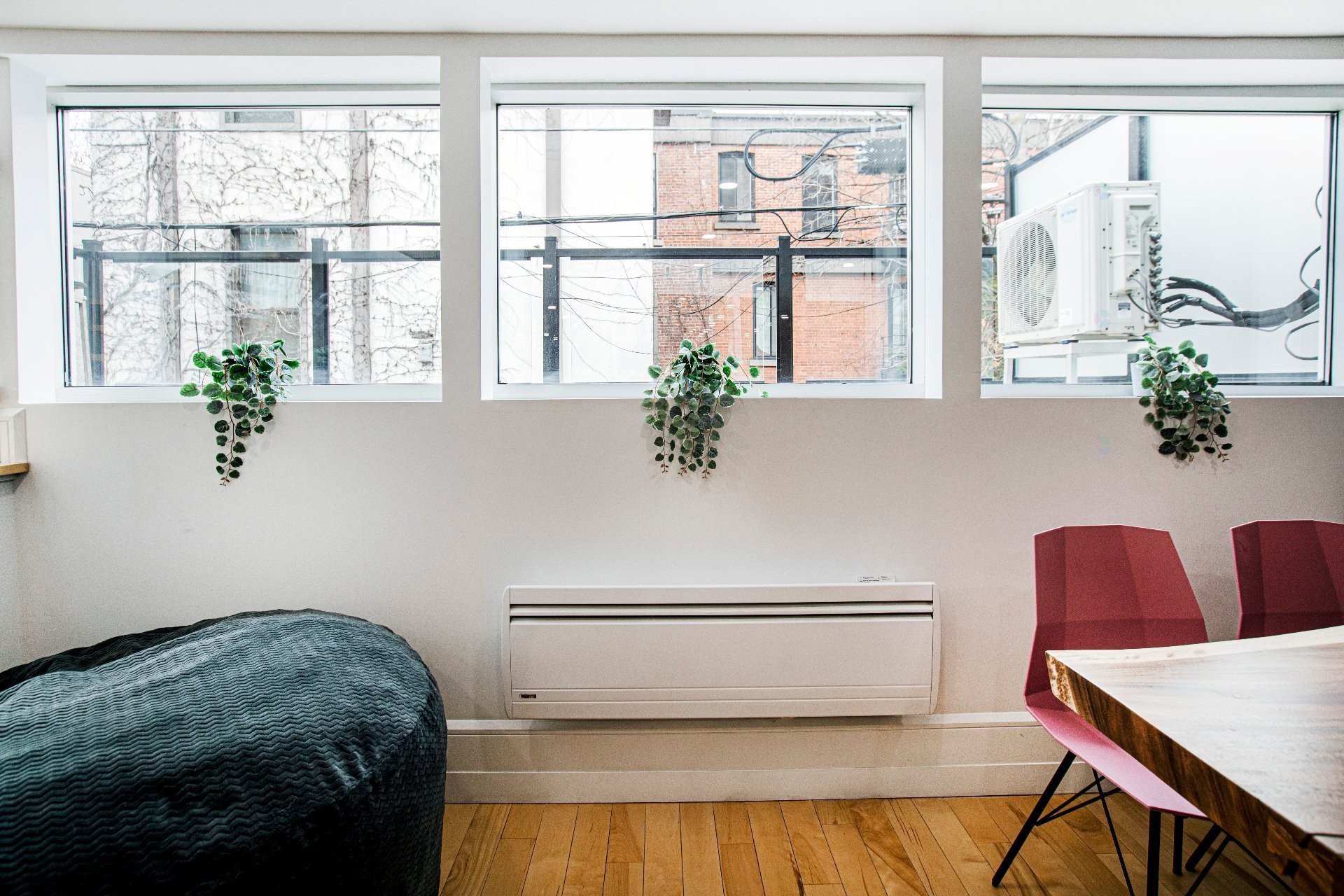 









1944


Rue Tupper

,
Montréal (Ville-Marie),




QC
H3H1N5

