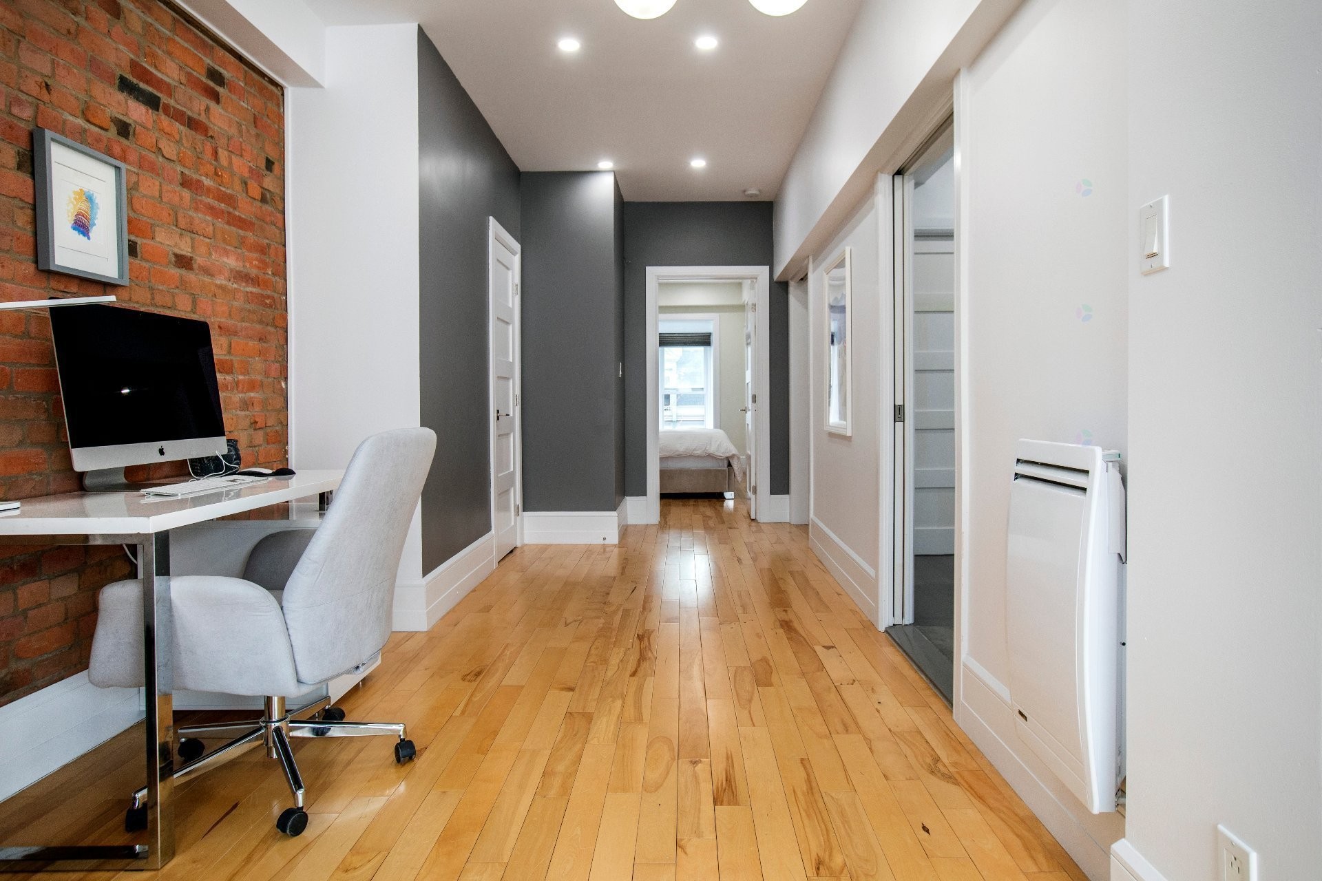 









1944


Rue Tupper

,
Montréal (Ville-Marie),




QC
H3H1N5

