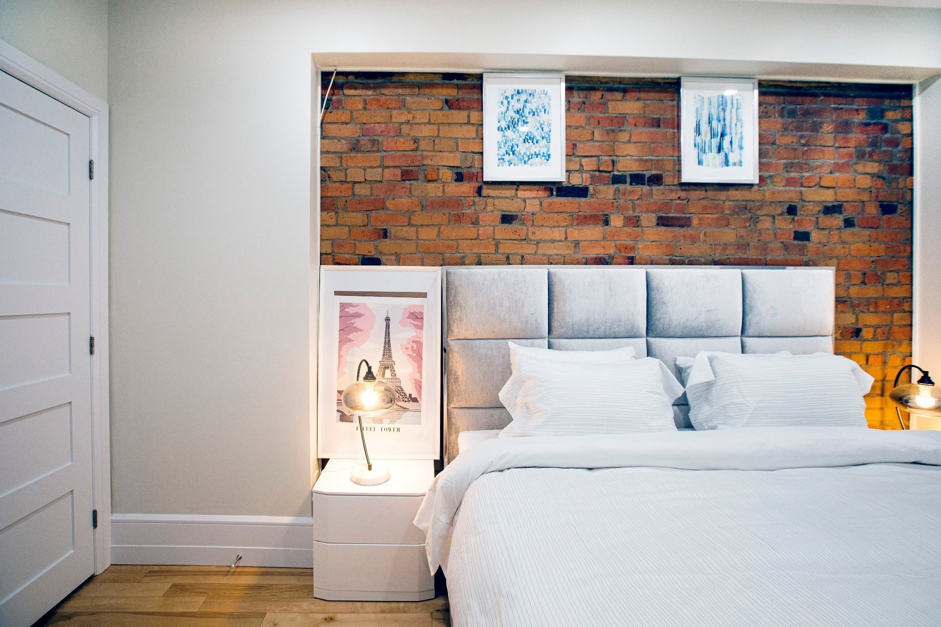 









1944


Rue Tupper

,
Montréal (Ville-Marie),




QC
H3H1N5

