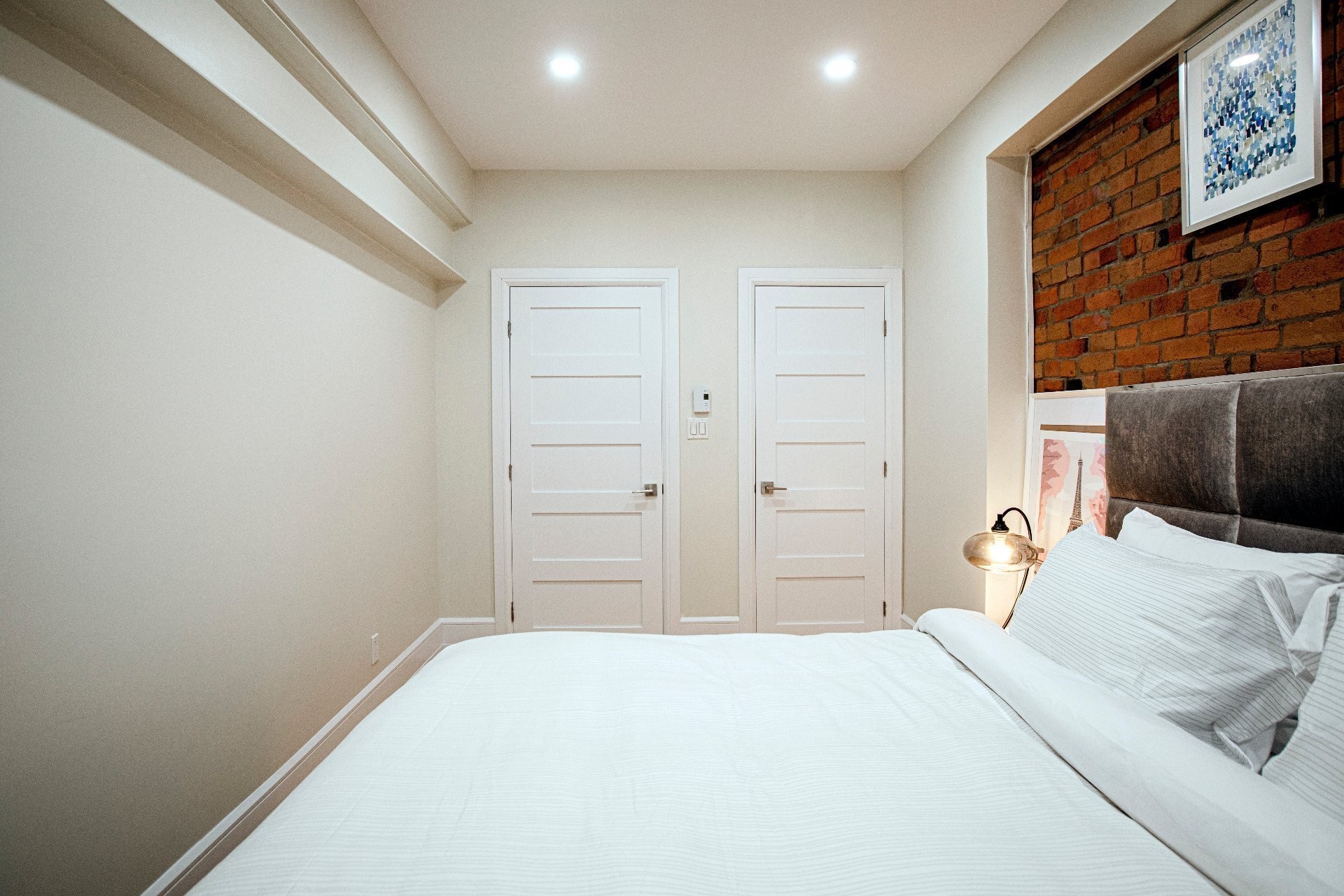 









1944


Rue Tupper

,
Montréal (Ville-Marie),




QC
H3H1N5

