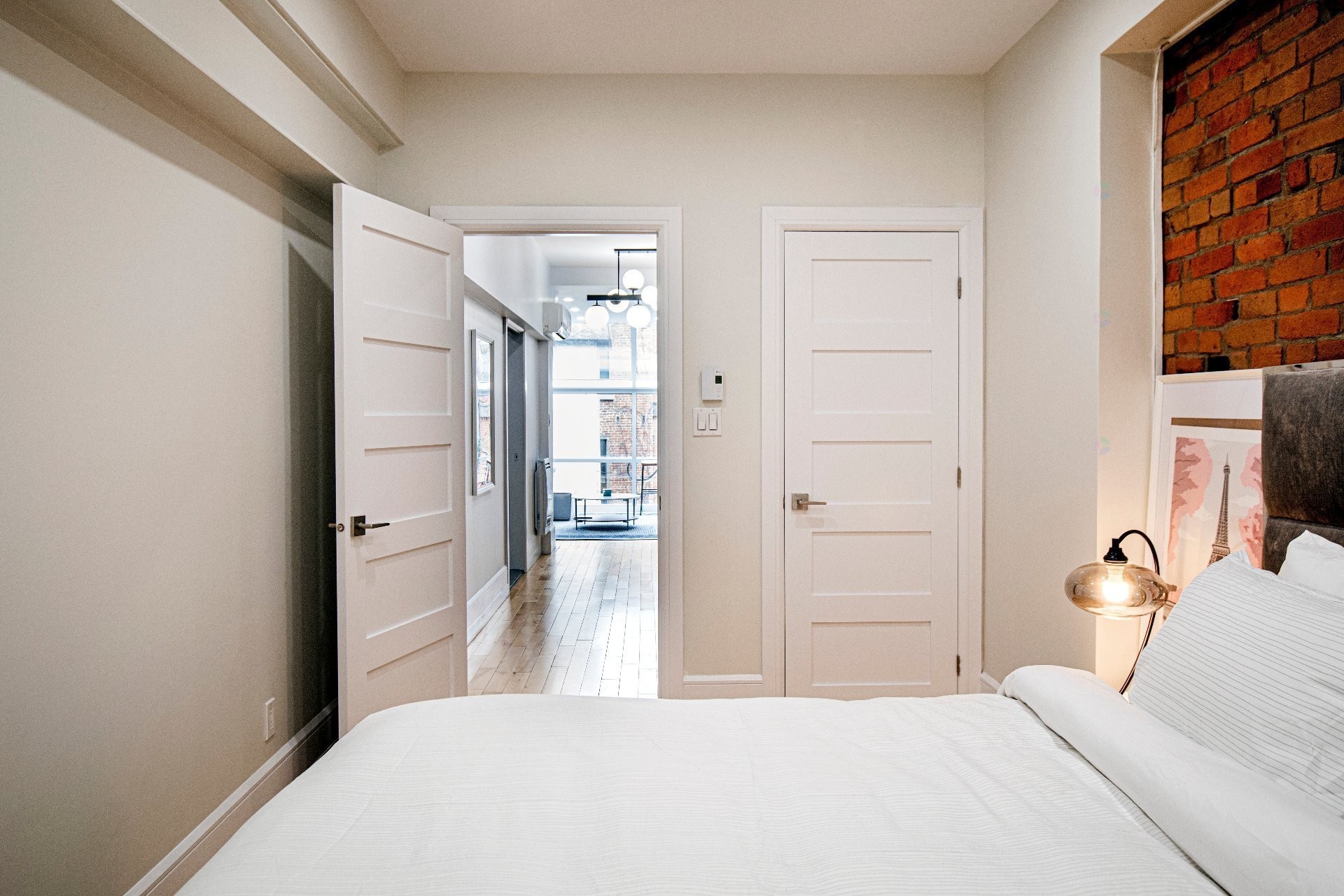 









1944


Rue Tupper

,
Montréal (Ville-Marie),




QC
H3H1N5

