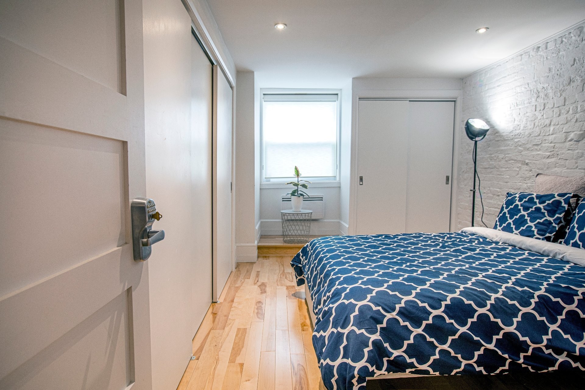 









1944


Rue Tupper

,
Montréal (Ville-Marie),




QC
H3H1N5

