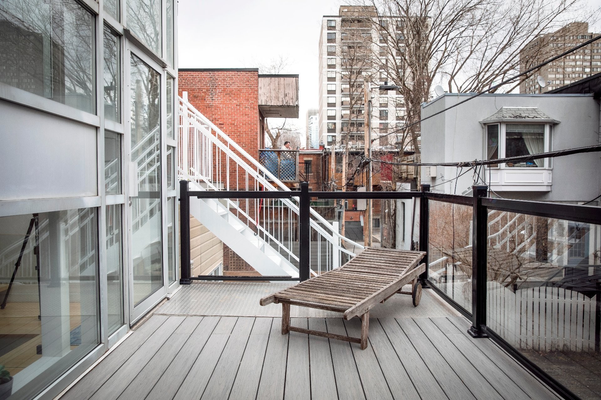 









1944


Rue Tupper

,
Montréal (Ville-Marie),




QC
H3H1N5

