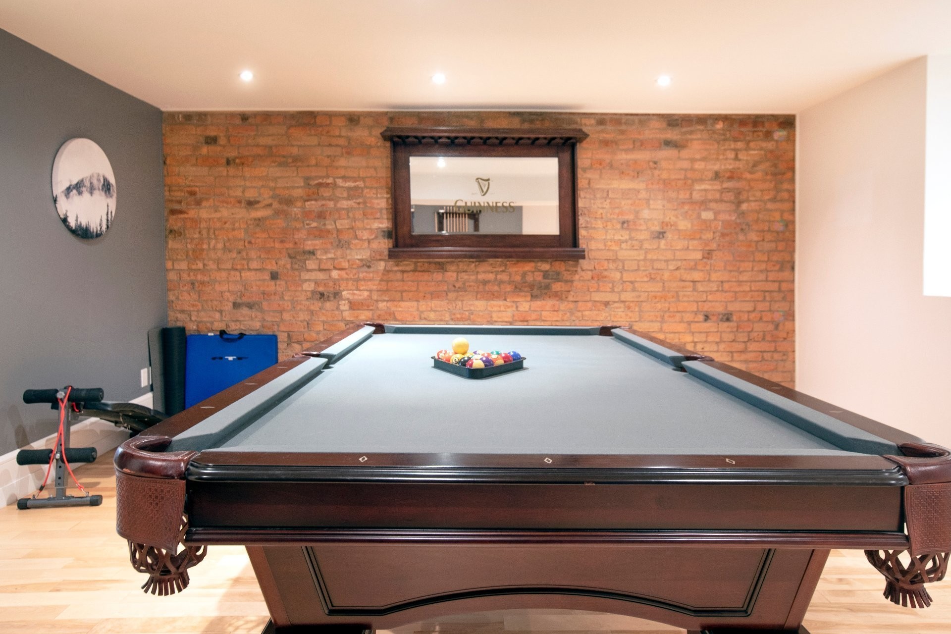 









1944


Rue Tupper

,
Montréal (Ville-Marie),




QC
H3H1N5

