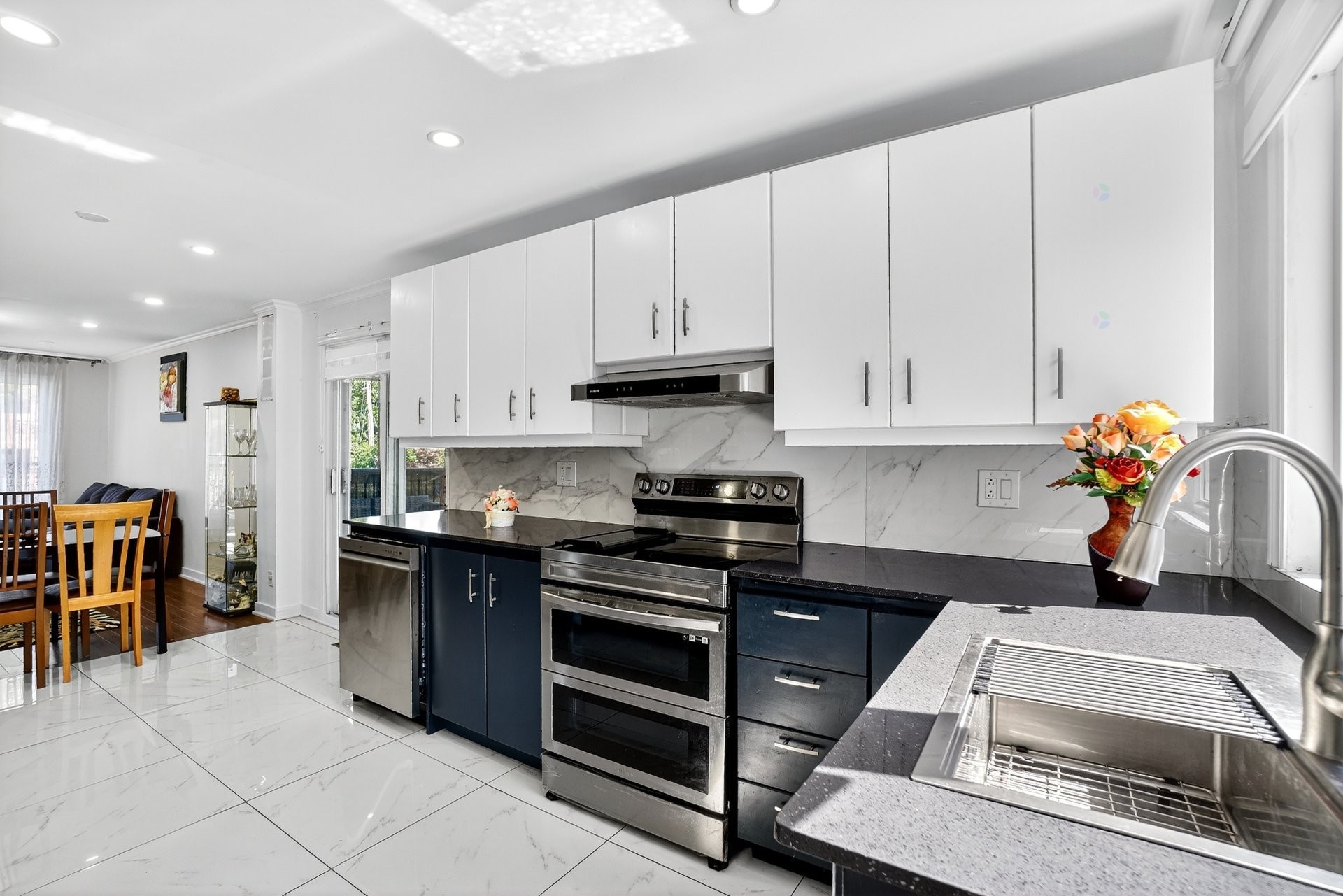 









6960

 - 6964


Av. Rondeau

,
Montréal (Anjou),




QC
H1K2P2

