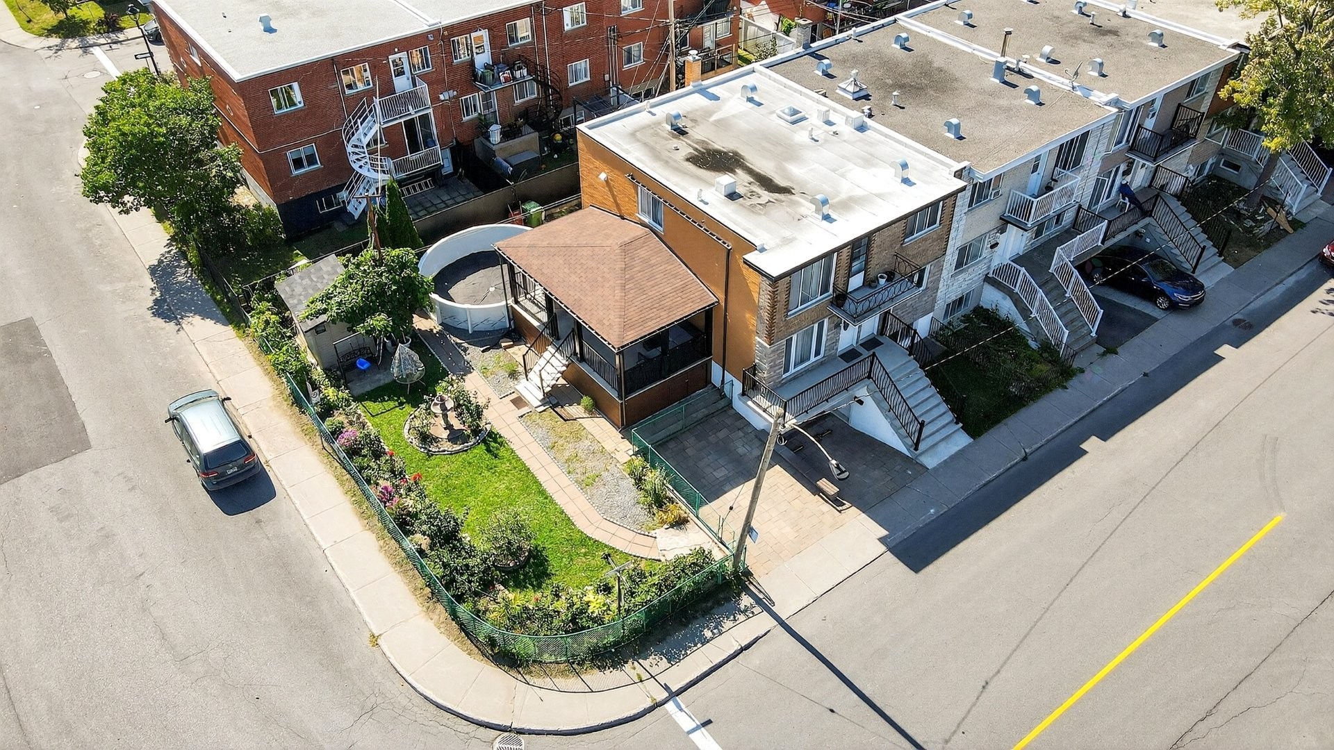









6960

 - 6964


Av. Rondeau

,
Montréal (Anjou),




QC
H1K2P2

