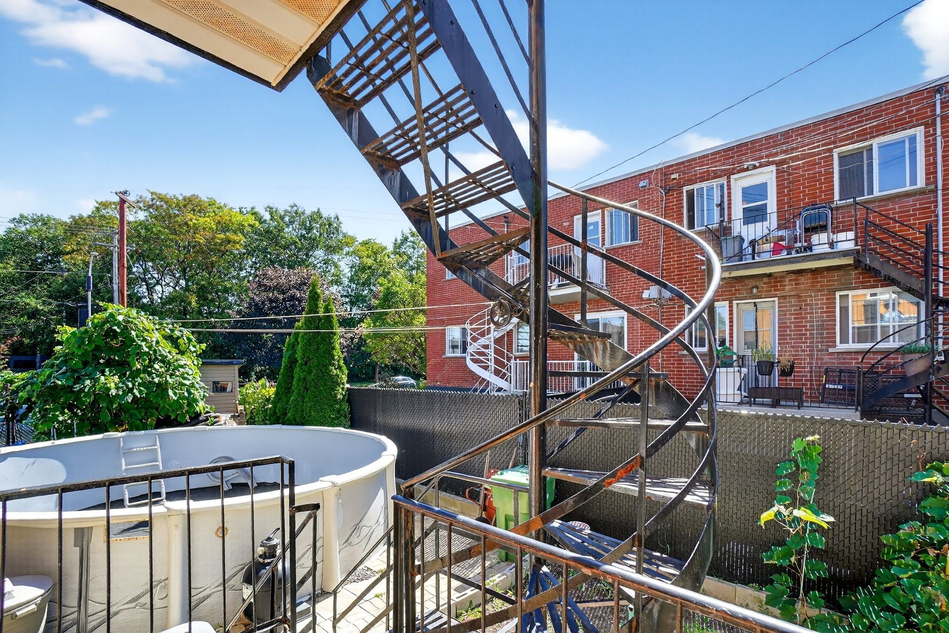 









6960

 - 6964


Av. Rondeau

,
Montréal (Anjou),




QC
H1K2P2

