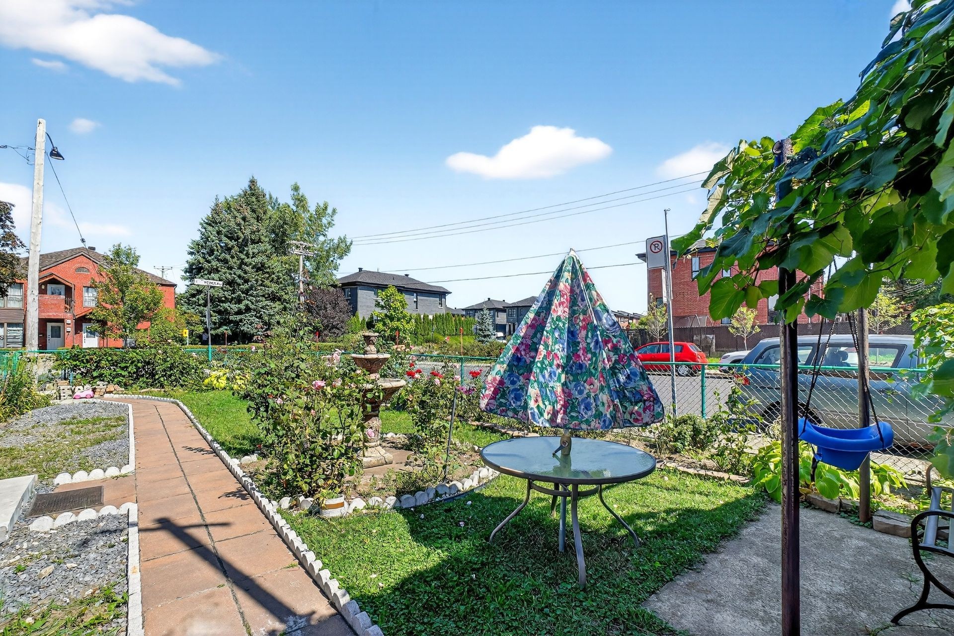 









6960

 - 6964


Av. Rondeau

,
Montréal (Anjou),




QC
H1K2P2


