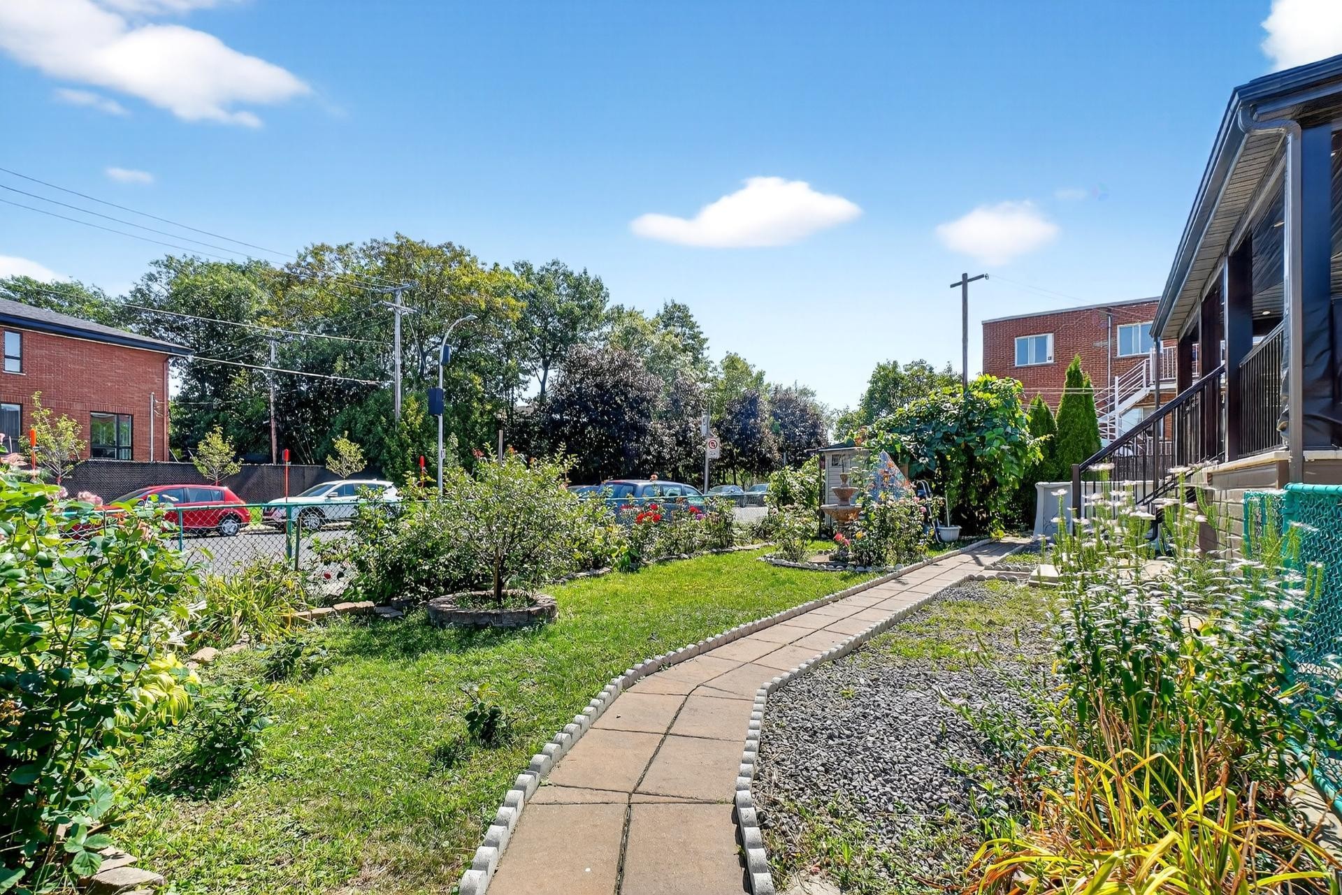 









6960

 - 6964


Av. Rondeau

,
Montréal (Anjou),




QC
H1K2P2

