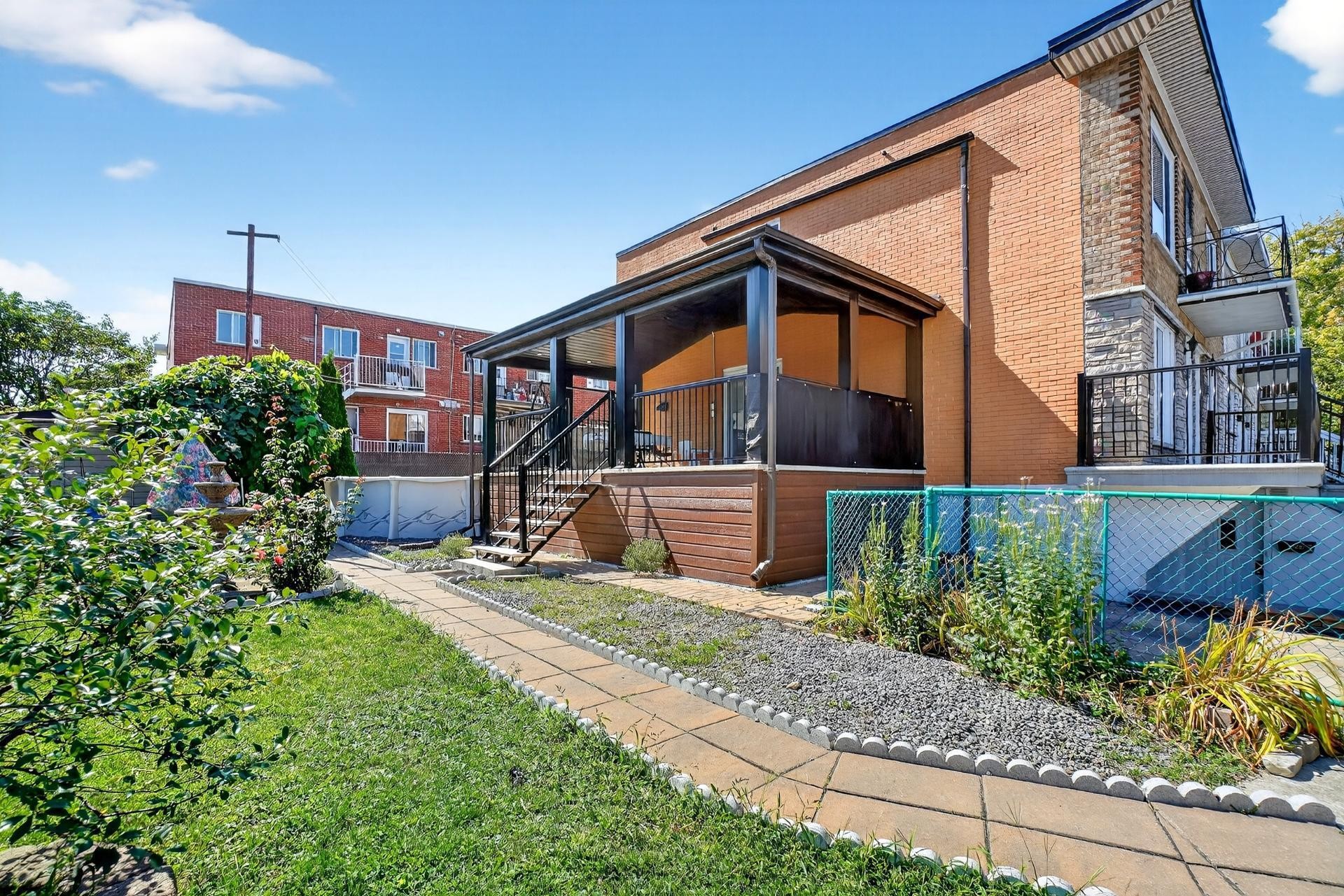 









6960

 - 6964


Av. Rondeau

,
Montréal (Anjou),




QC
H1K2P2

