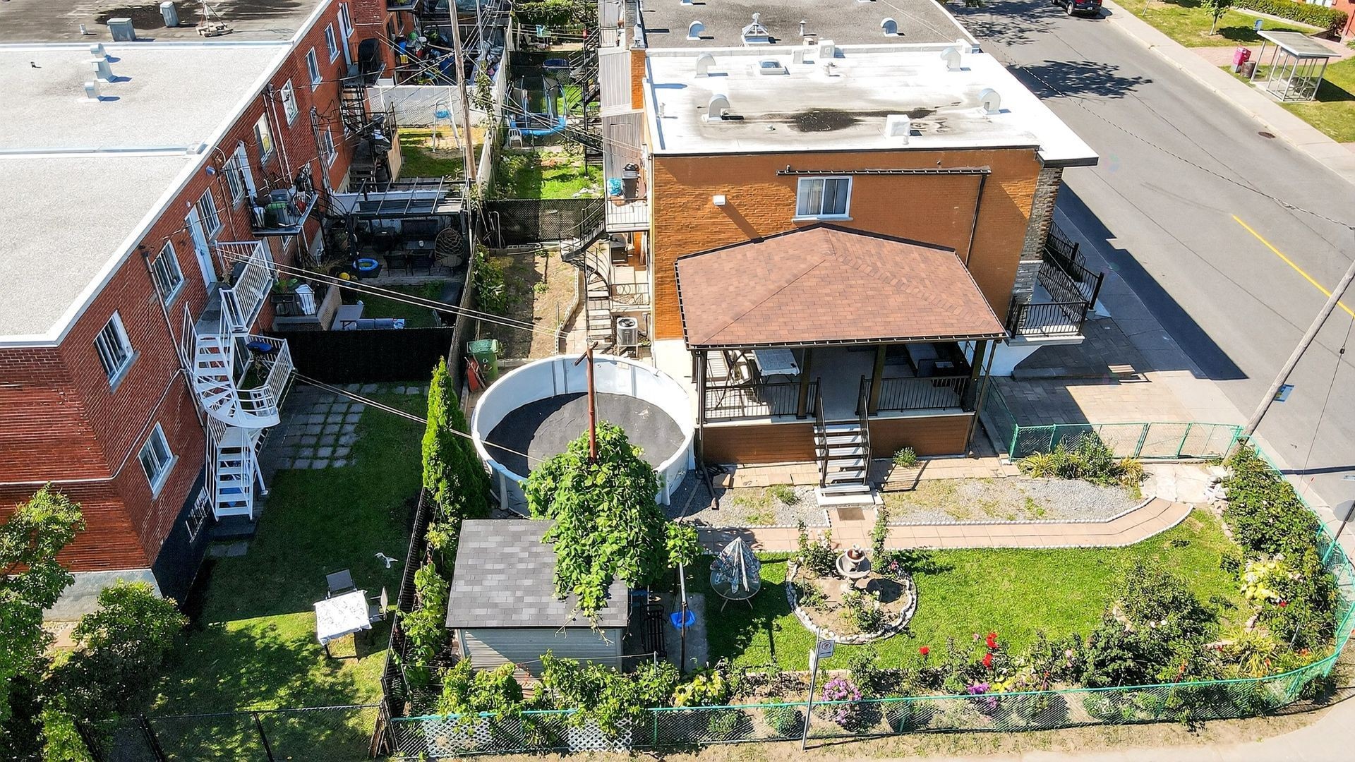 









6960

 - 6964


Av. Rondeau

,
Montréal (Anjou),




QC
H1K2P2

